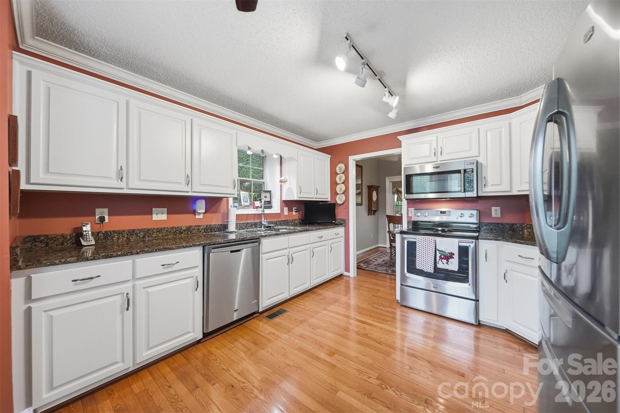 5666 Gold Creek Bay Drive — Hickory