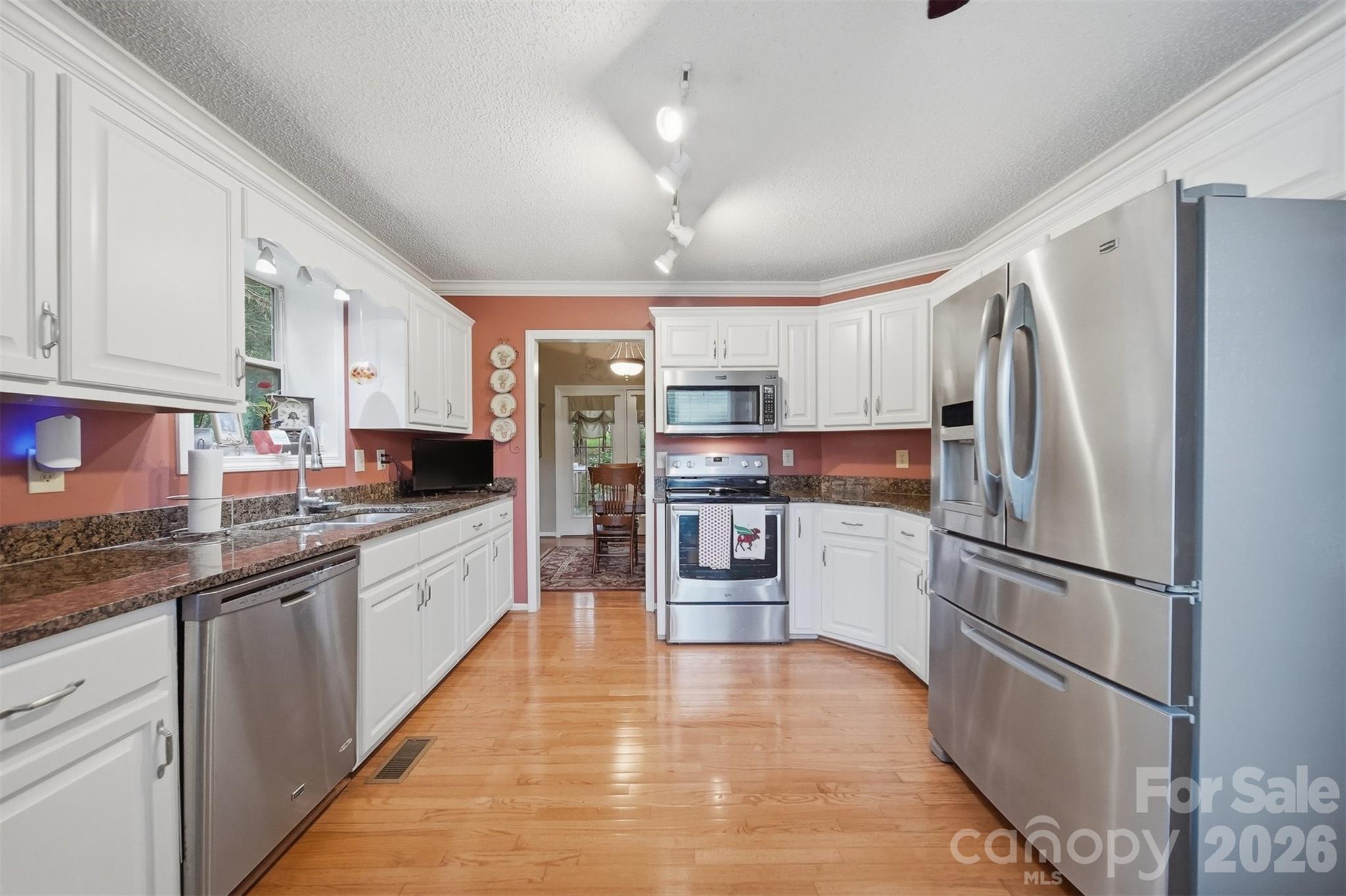 5666 Gold Creek Bay Drive — Hickory