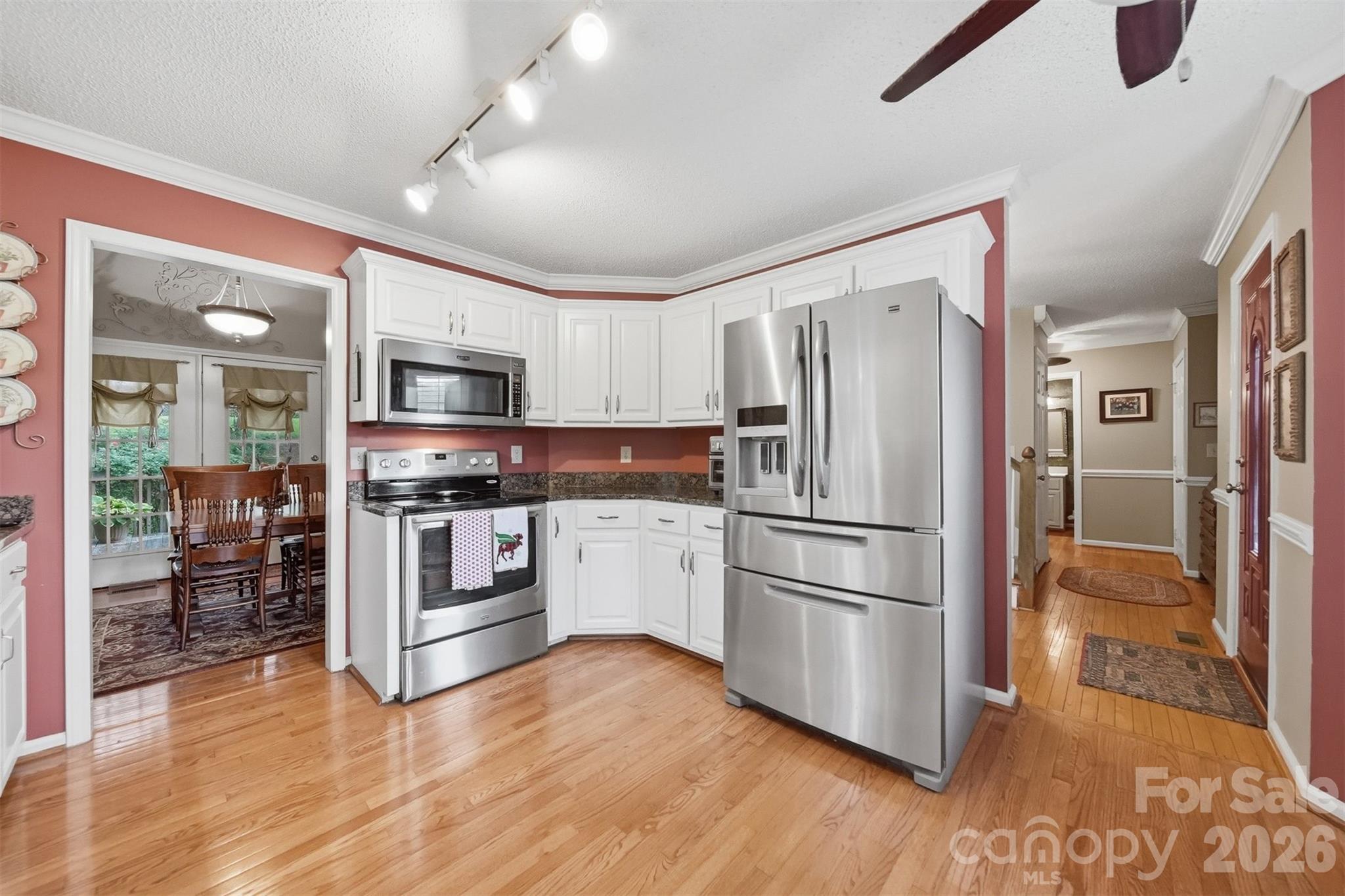 5666 Gold Creek Bay Drive — Hickory