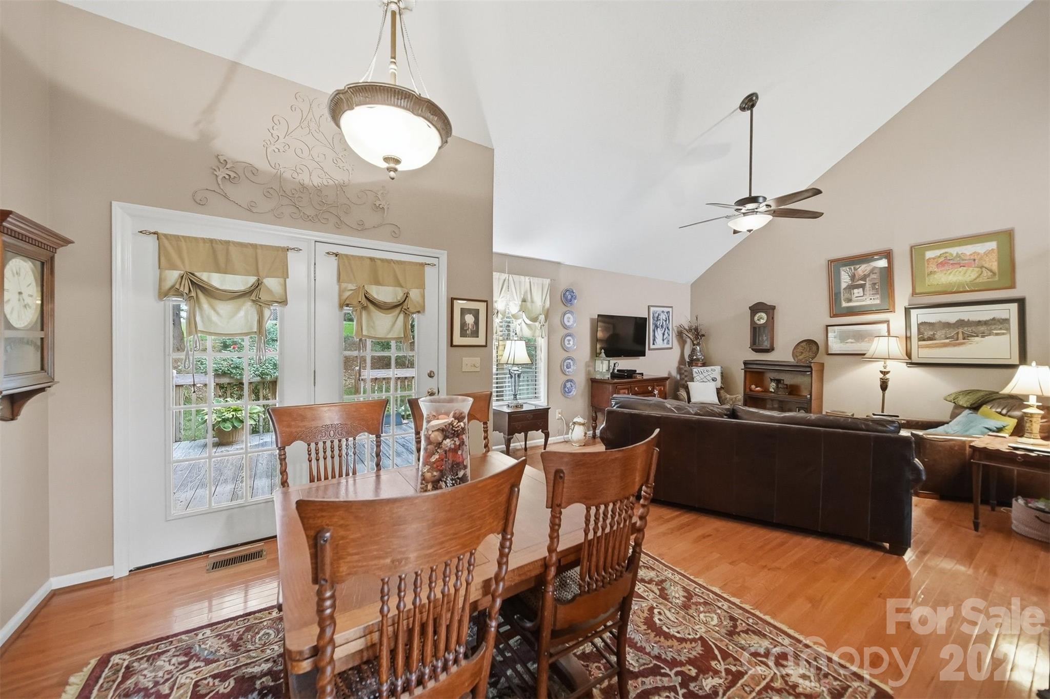 5666 Gold Creek Bay Drive — Hickory