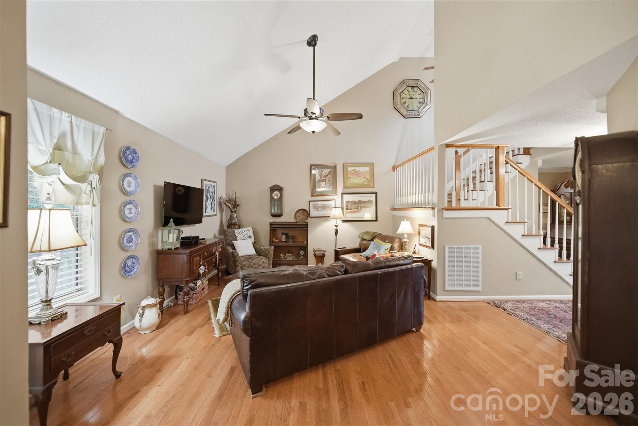5666 Gold Creek Bay Drive — Hickory