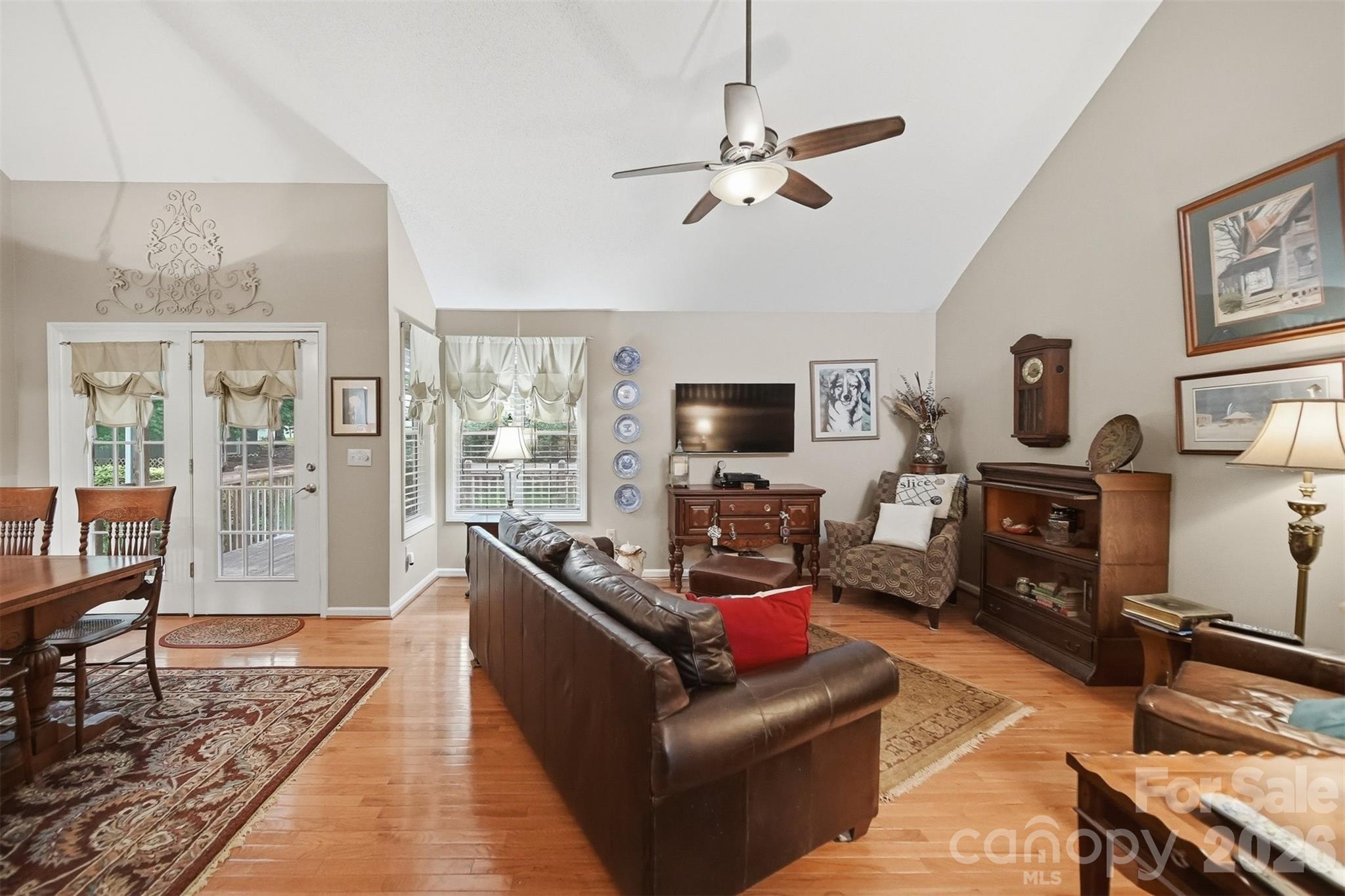 5666 Gold Creek Bay Drive — Hickory