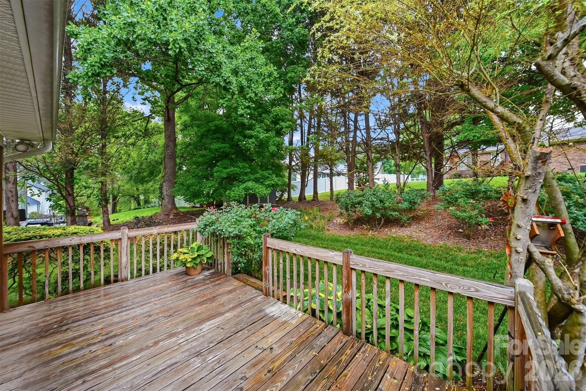 5666 Gold Creek Bay Drive — Hickory