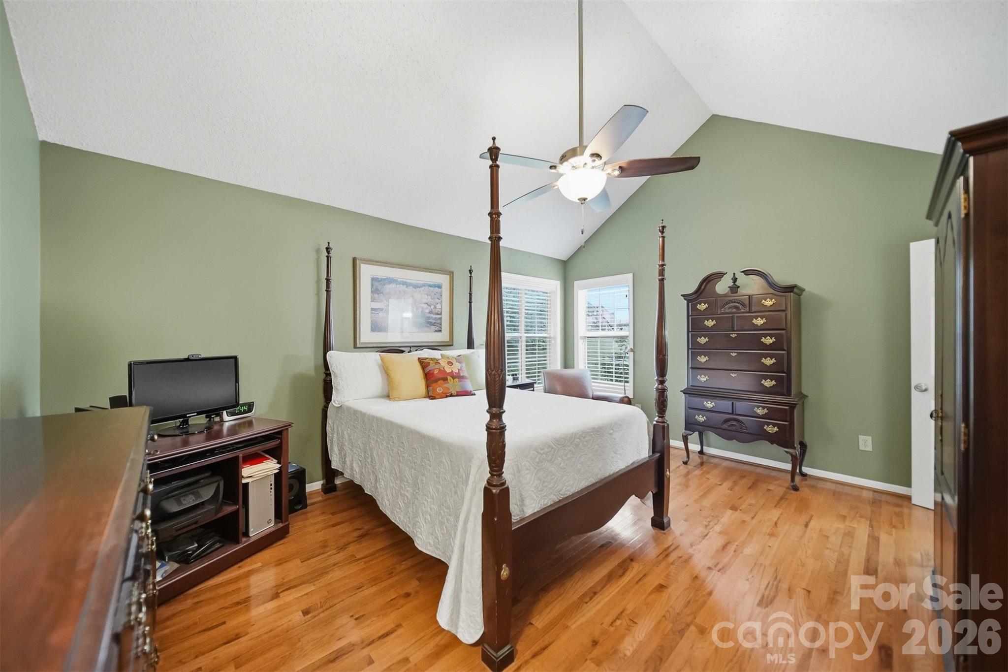 5666 Gold Creek Bay Drive — Hickory