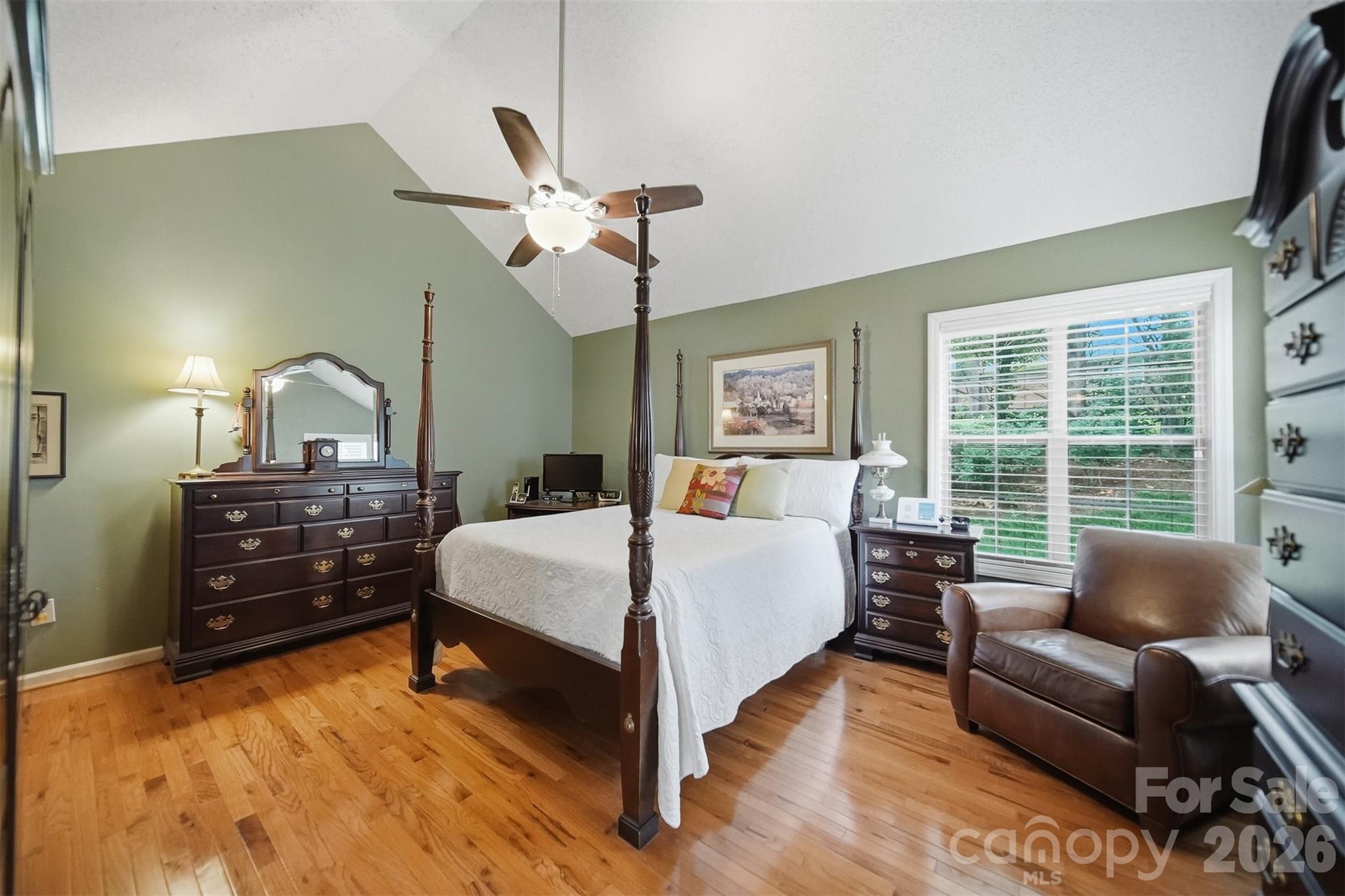 5666 Gold Creek Bay Drive — Hickory