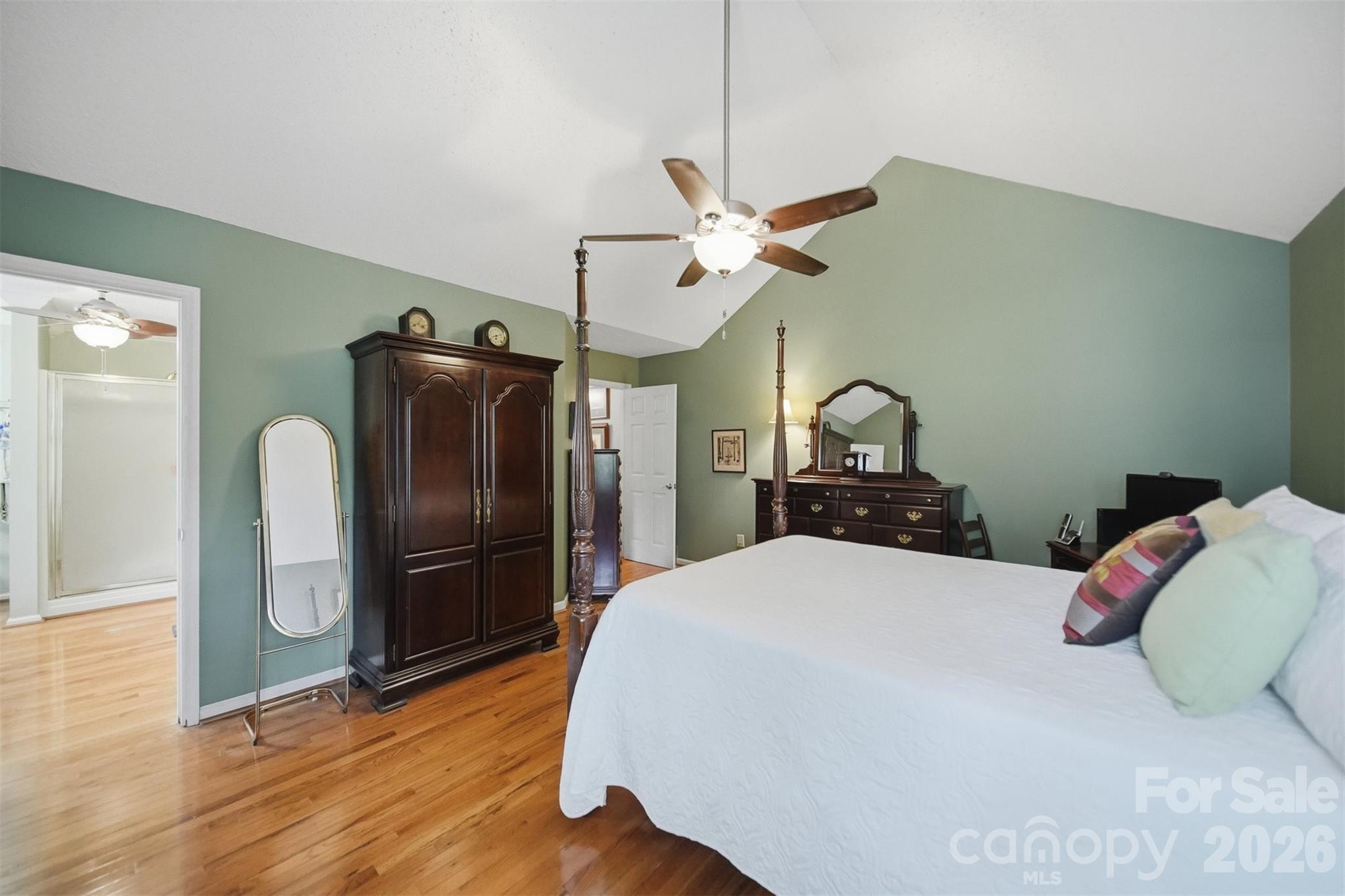 5666 Gold Creek Bay Drive — Hickory