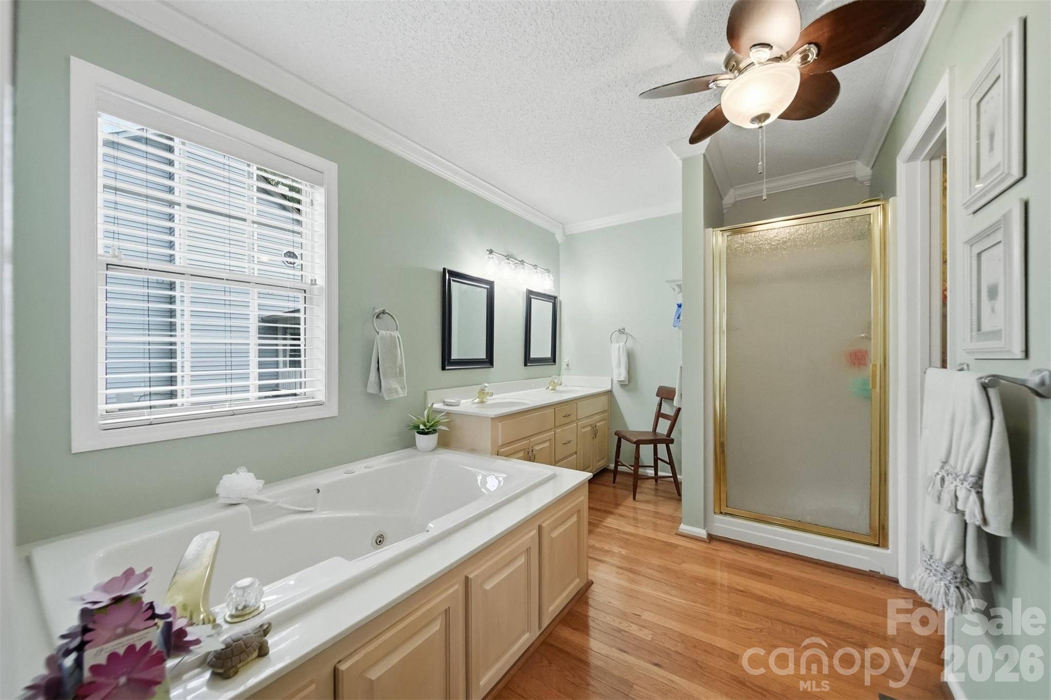 5666 Gold Creek Bay Drive — Hickory