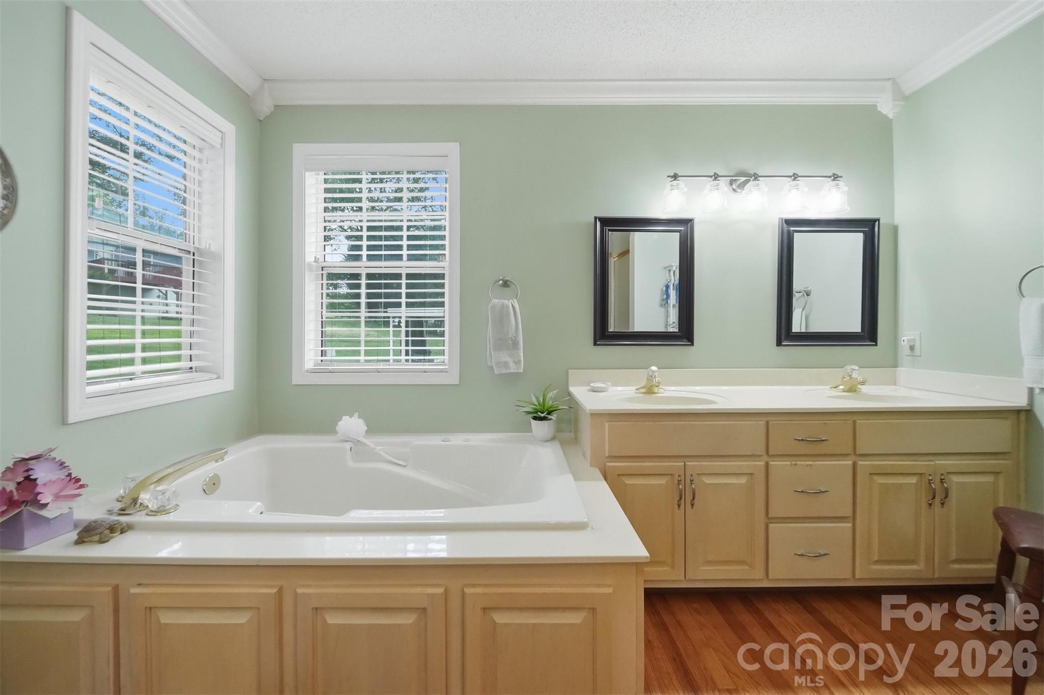 5666 Gold Creek Bay Drive — Hickory