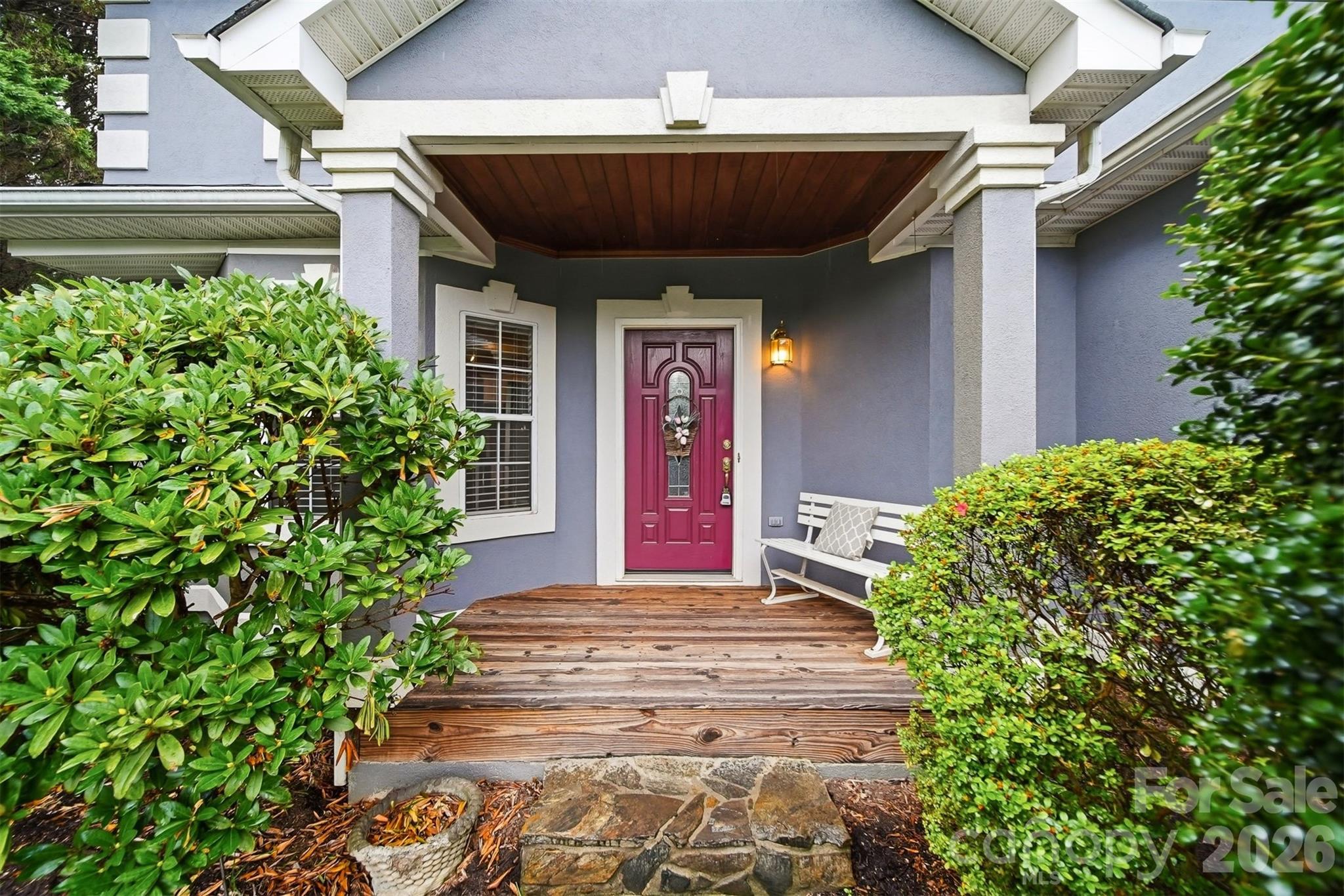 5666 Gold Creek Bay Drive — Hickory