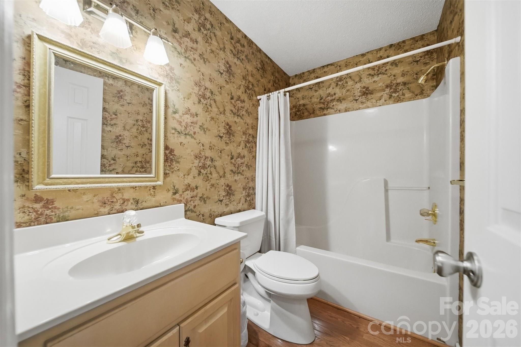 5666 Gold Creek Bay Drive — Hickory