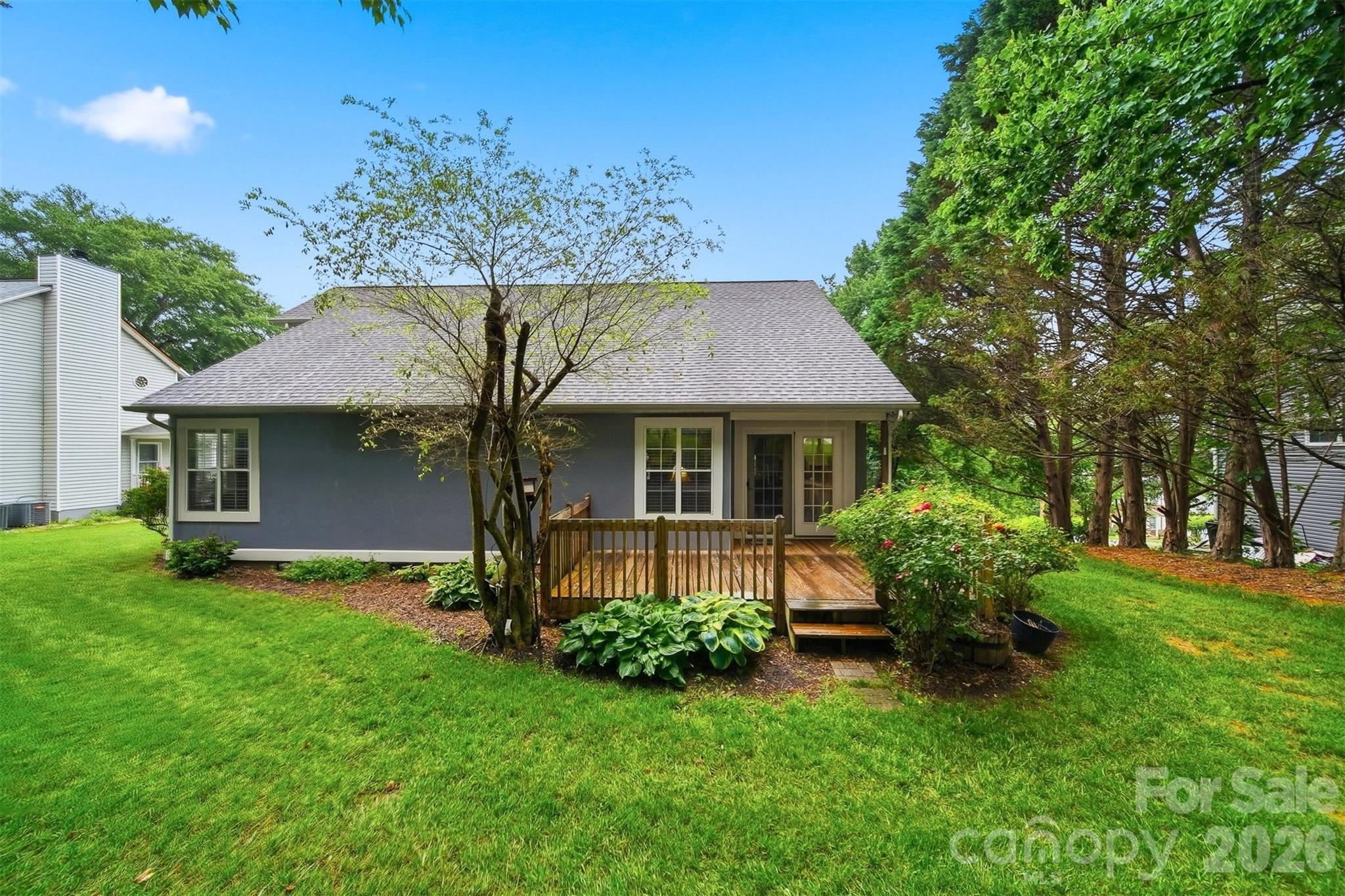 5666 Gold Creek Bay Drive — Hickory