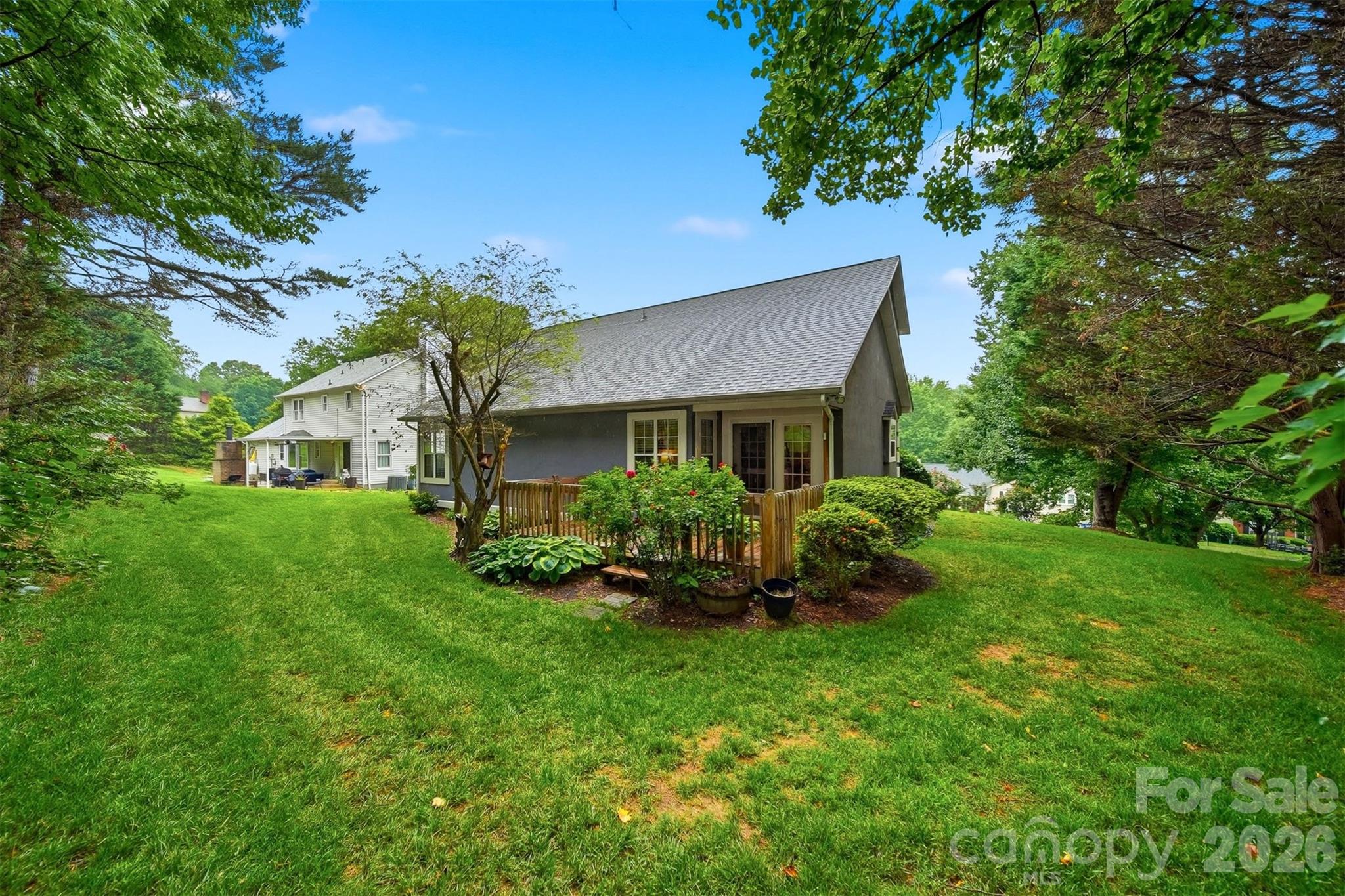 5666 Gold Creek Bay Drive — Hickory