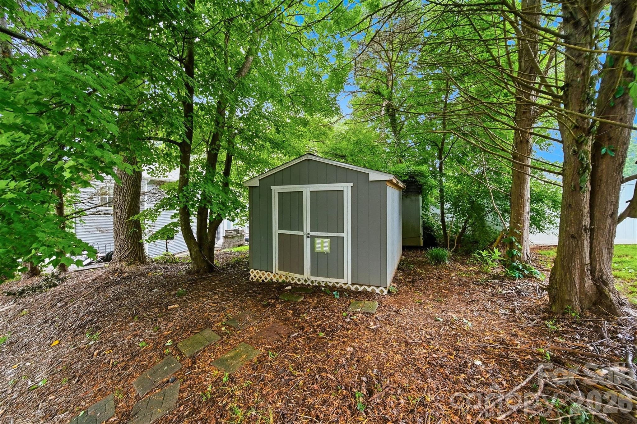 5666 Gold Creek Bay Drive — Hickory