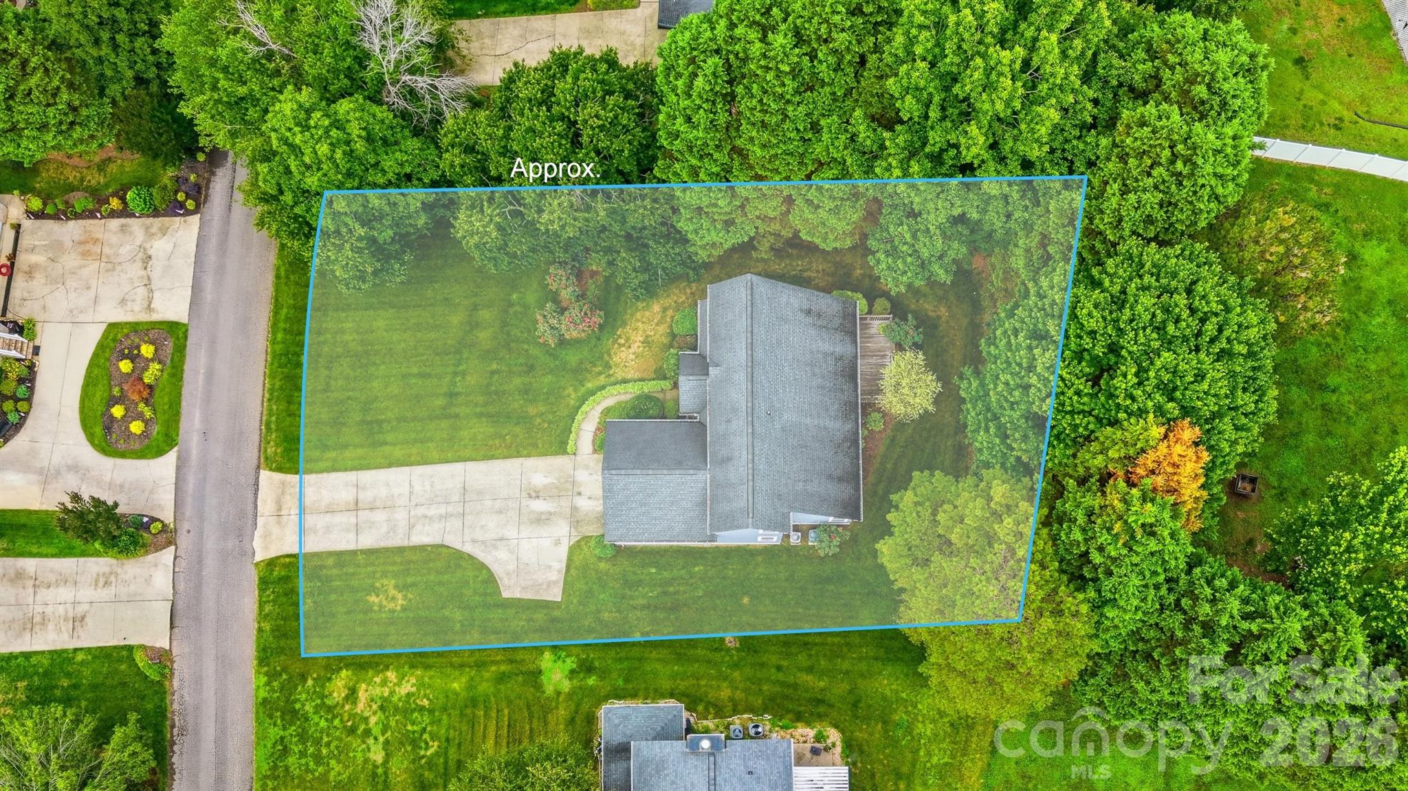 5666 Gold Creek Bay Drive — Hickory