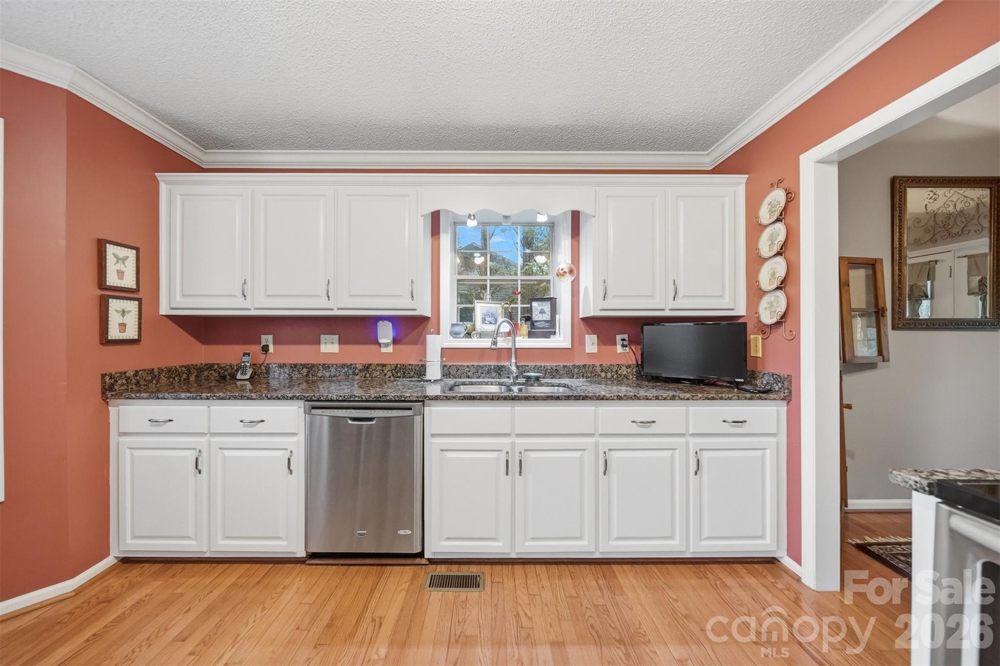 5666 Gold Creek Bay Drive — Hickory