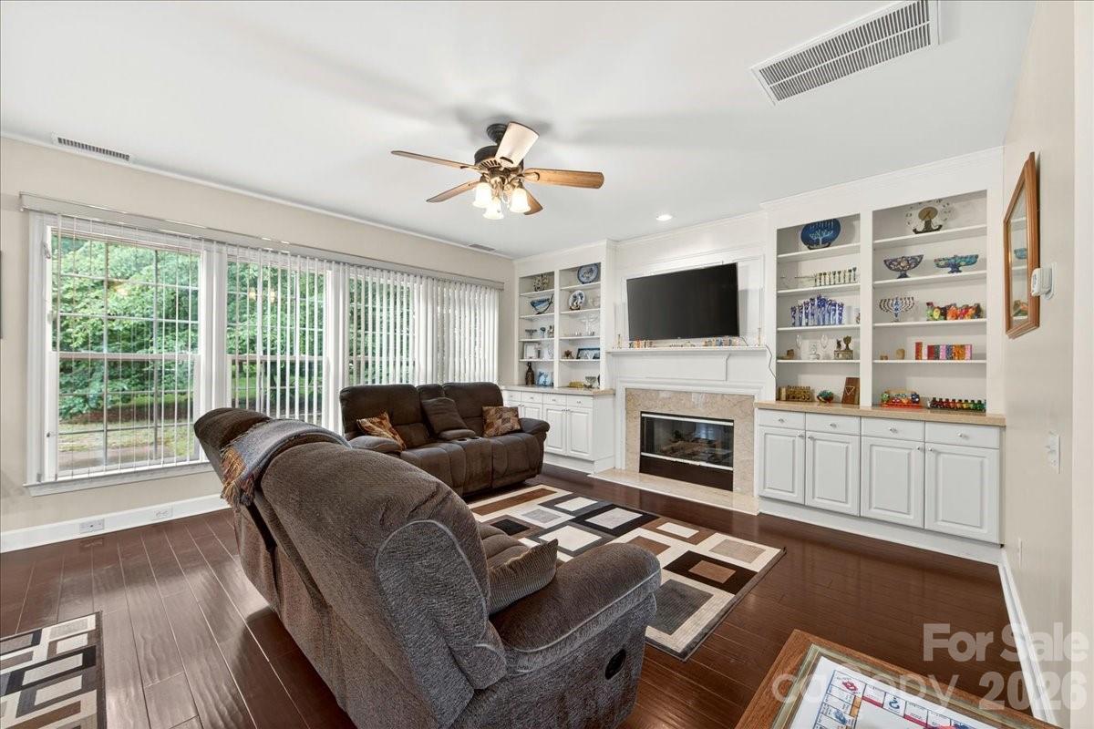 10604 Knight Castle Drive #60 — Charlotte