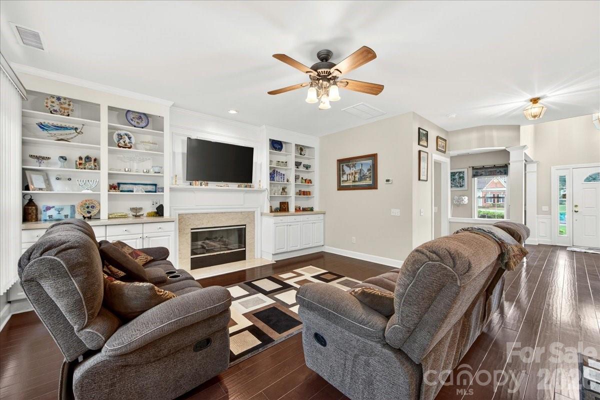 10604 Knight Castle Drive #60 — Charlotte