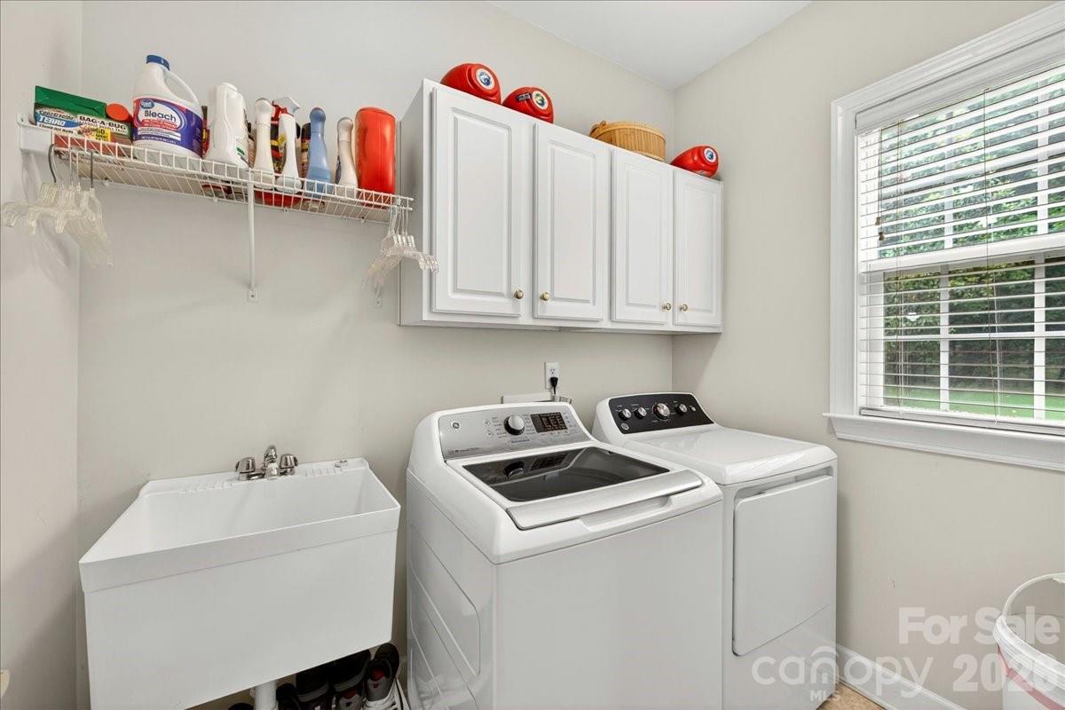 10604 Knight Castle Drive #60 — Charlotte