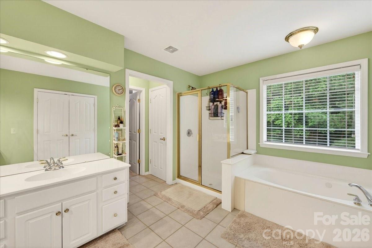 10604 Knight Castle Drive #60 — Charlotte