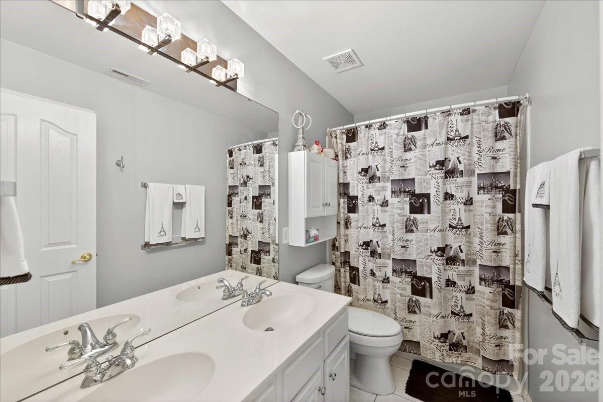 10604 Knight Castle Drive #60 — Charlotte