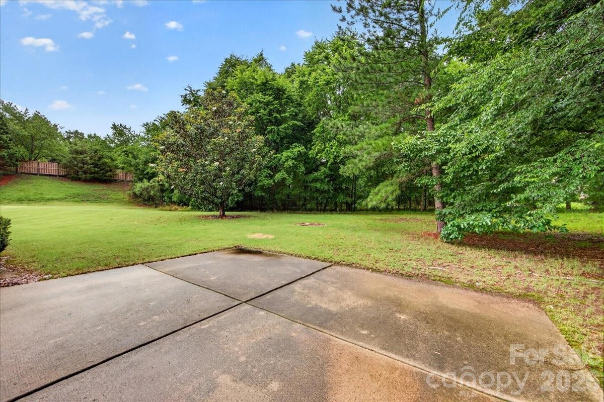 10604 Knight Castle Drive #60 — Charlotte