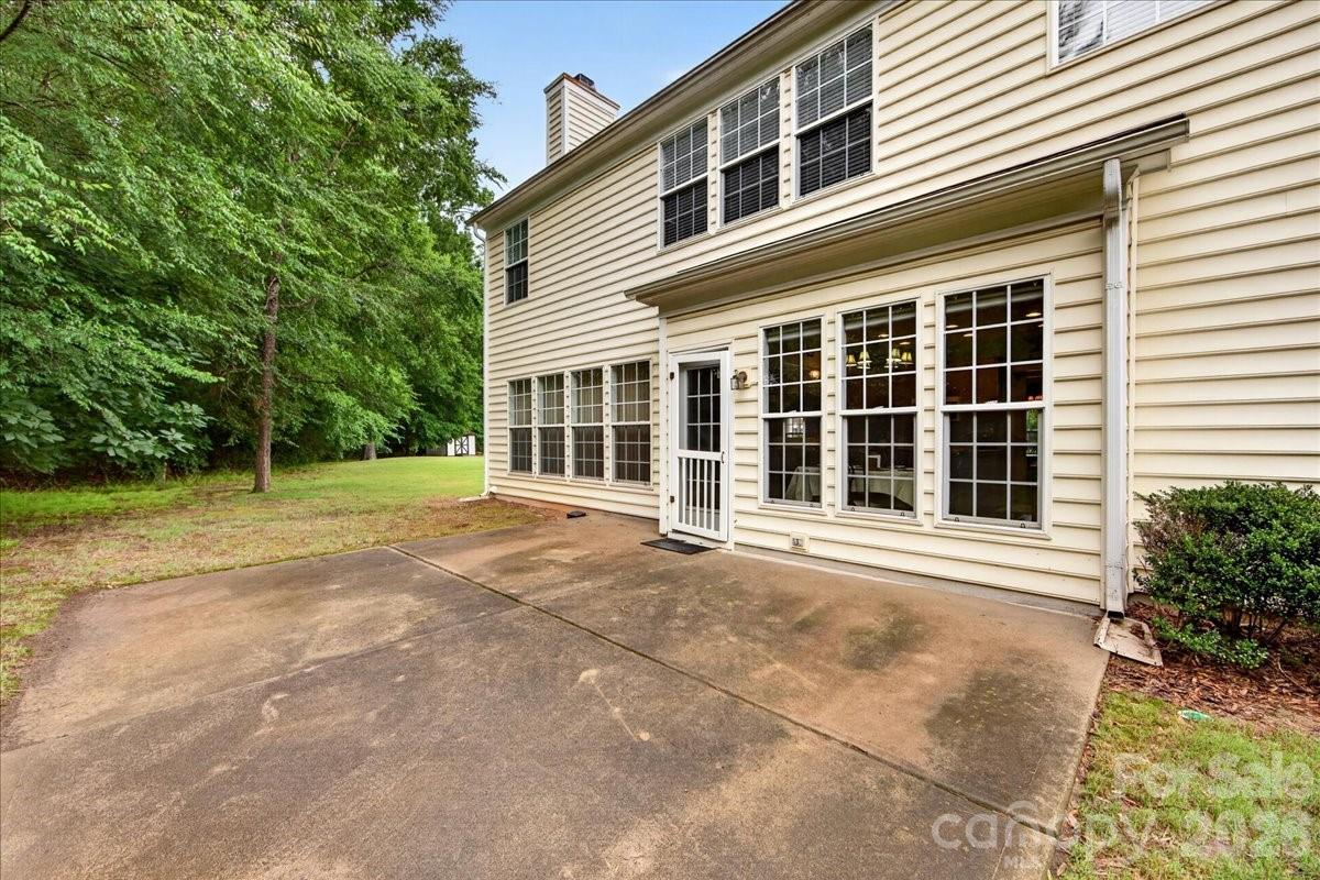 10604 Knight Castle Drive #60 — Charlotte