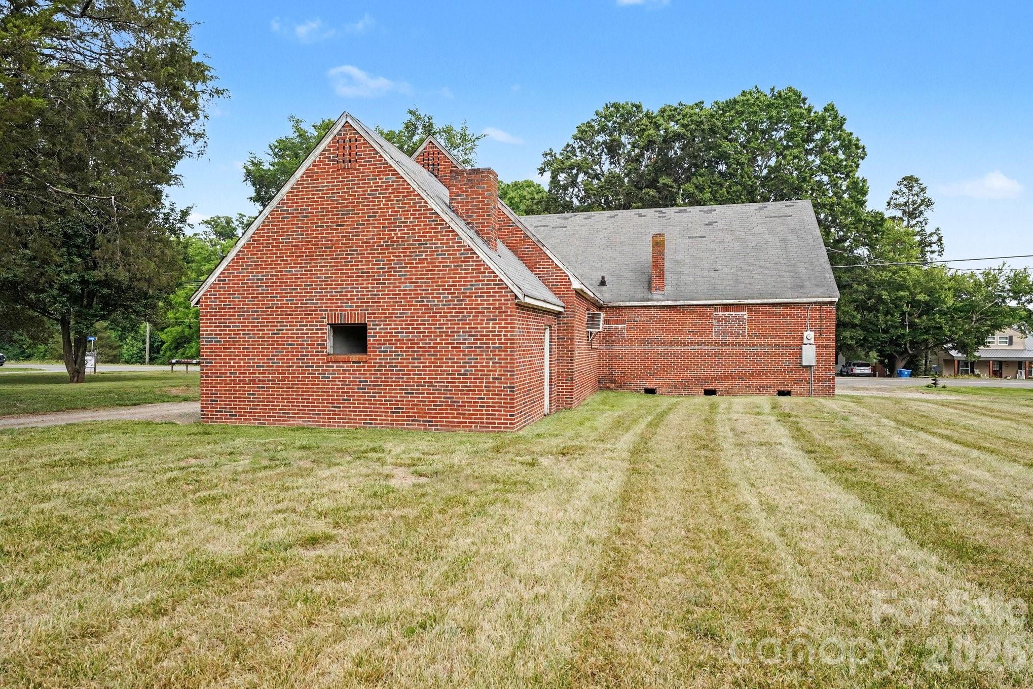 1951 US HWY 158 Highway — Mocksville