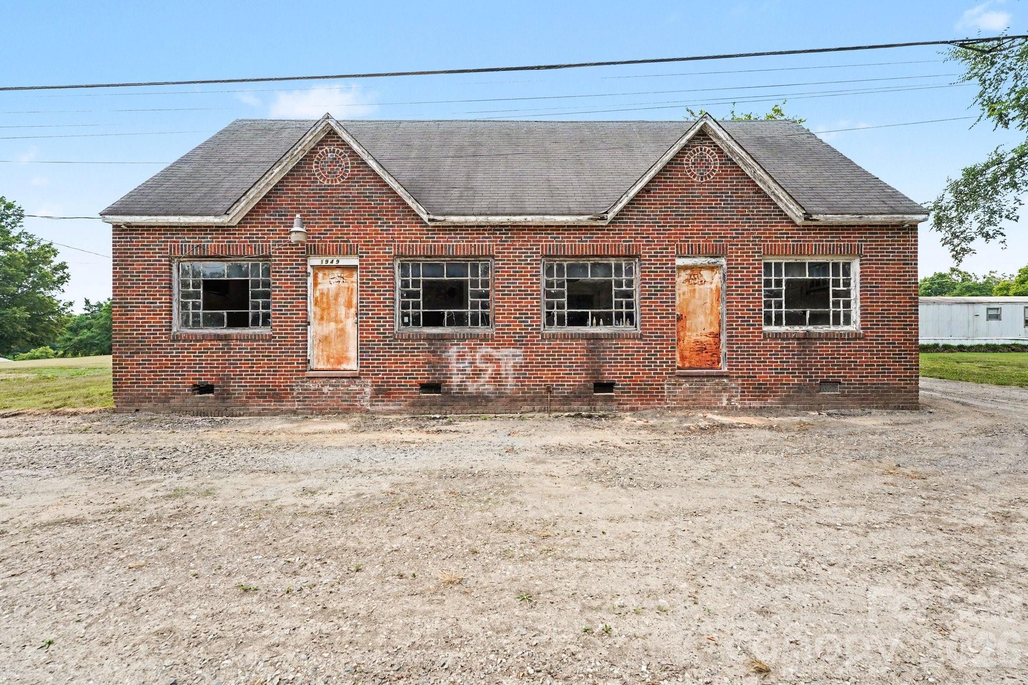1951 US HWY 158 Highway — Mocksville