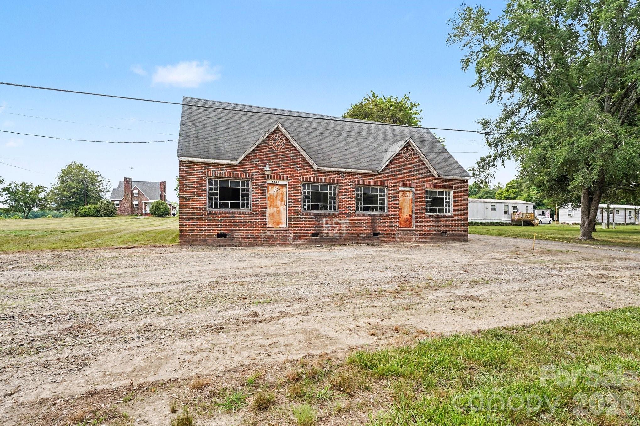 1951 US HWY 158 Highway — Mocksville