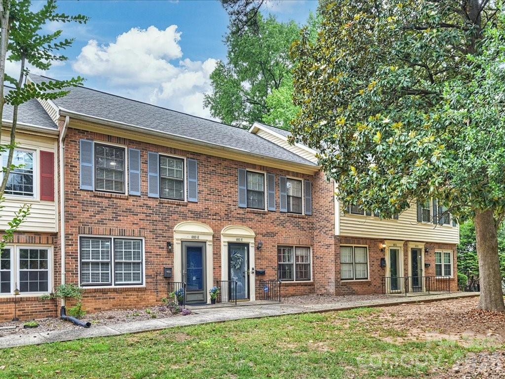 6810 Farmingdale Drive — Charlotte