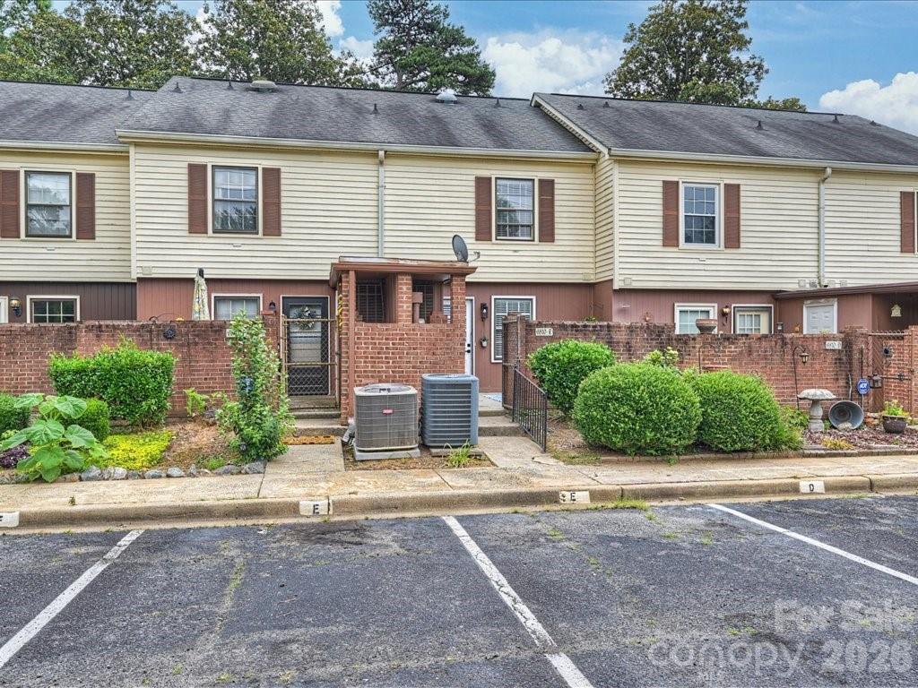 6810 Farmingdale Drive — Charlotte
