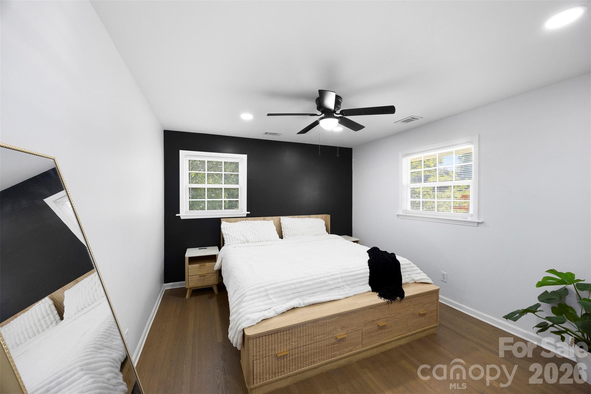 1047 White Plains Road — Charlotte