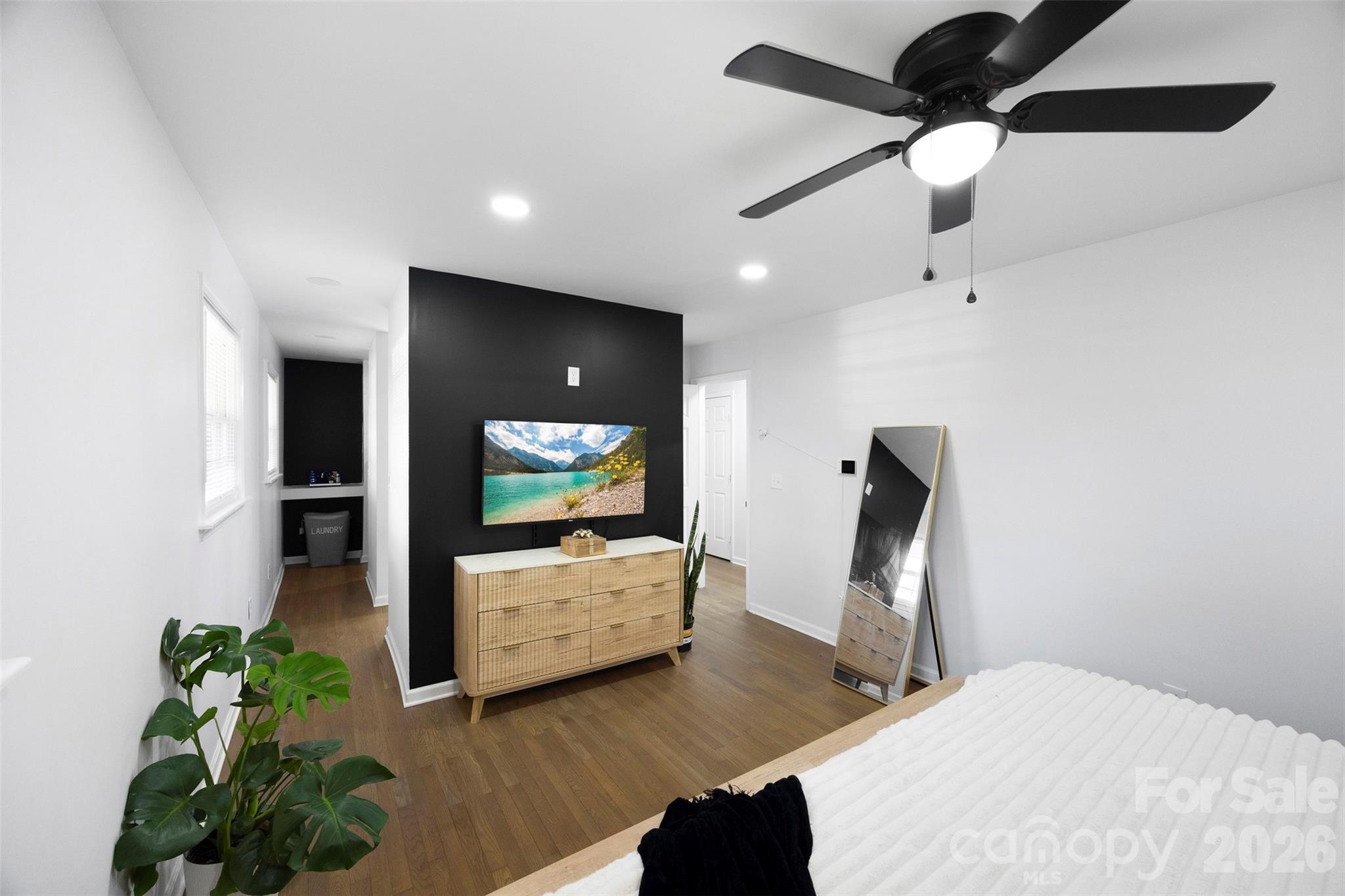 1047 White Plains Road — Charlotte