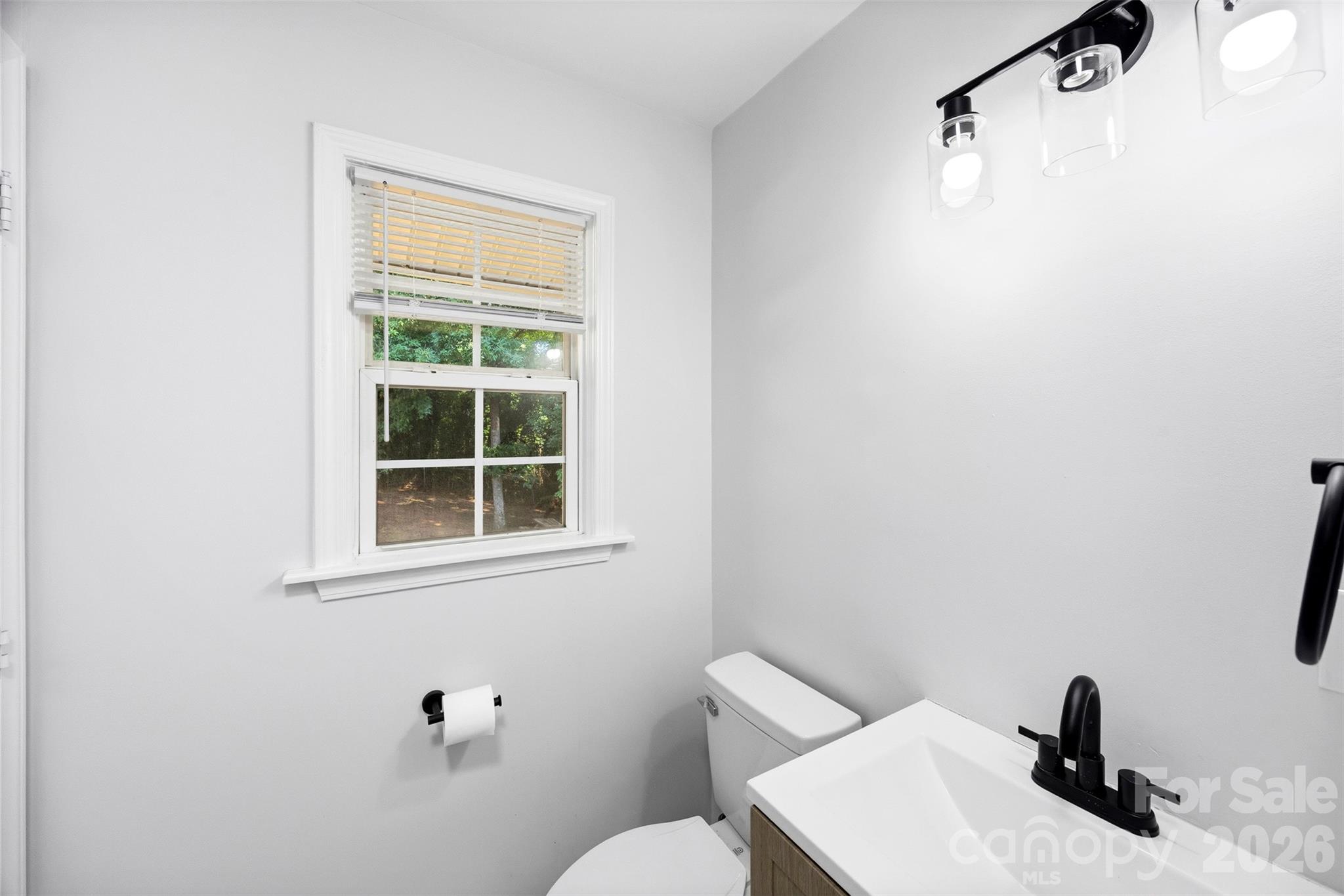 1047 White Plains Road — Charlotte