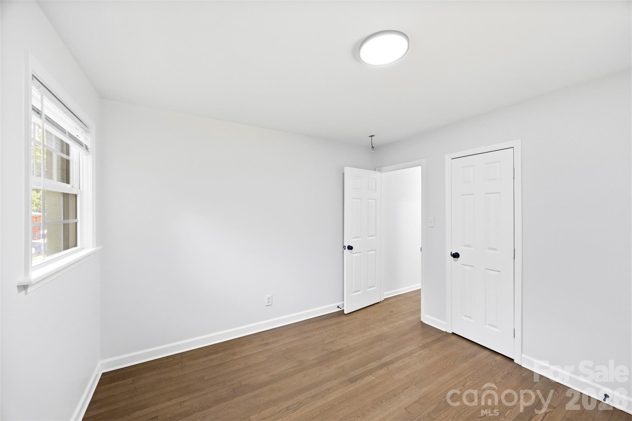 1047 White Plains Road — Charlotte