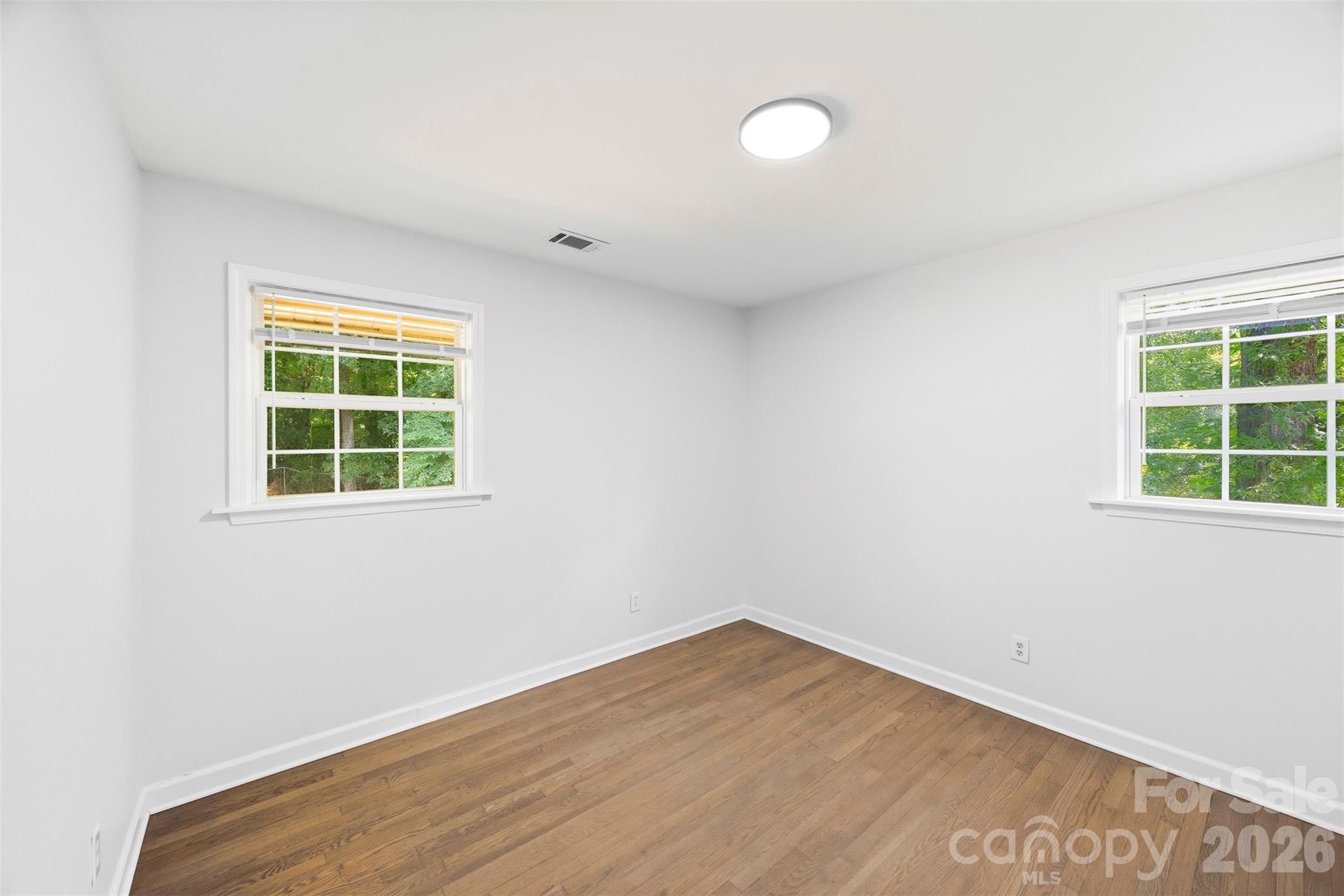 1047 White Plains Road — Charlotte