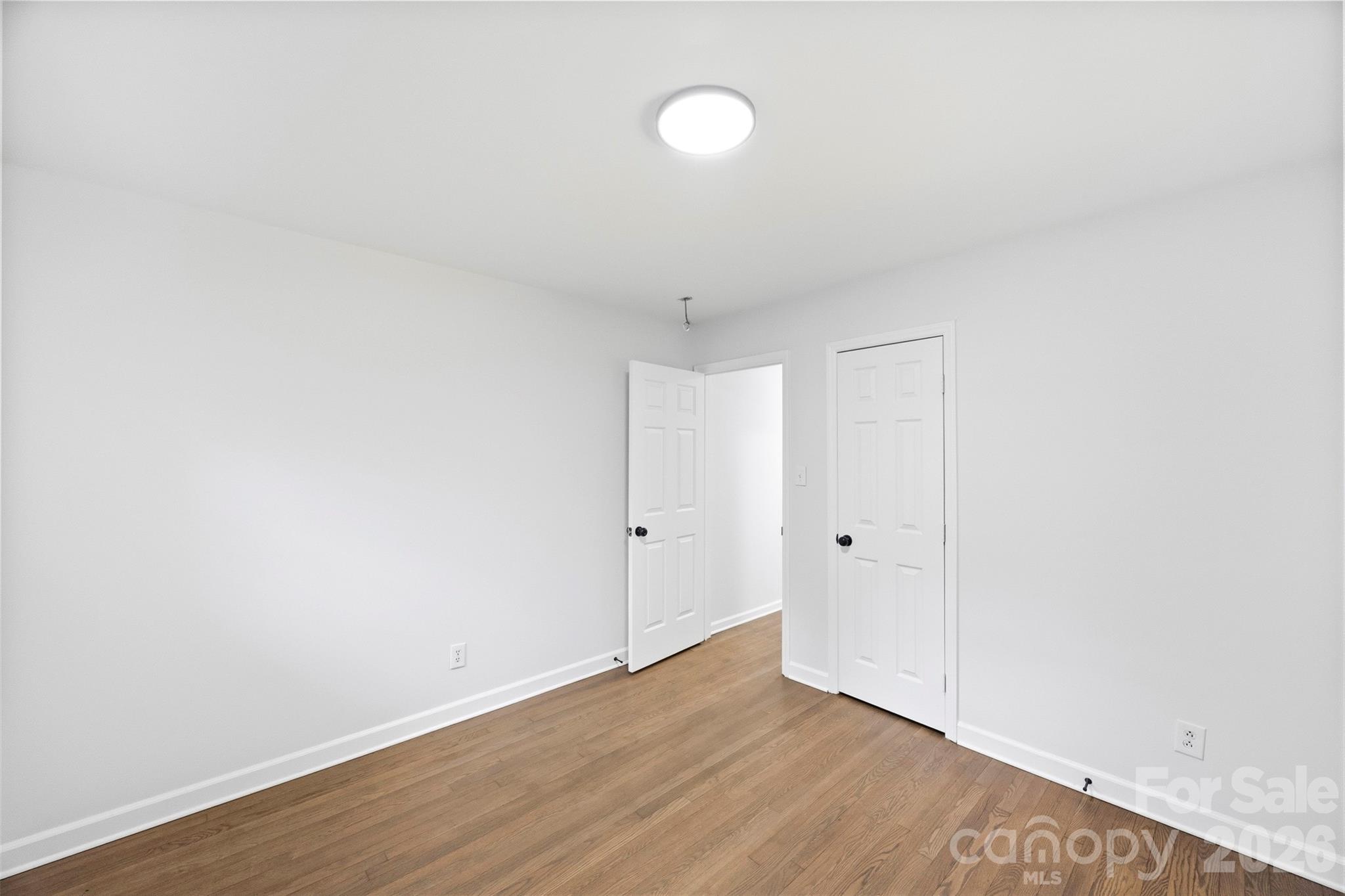 1047 White Plains Road — Charlotte