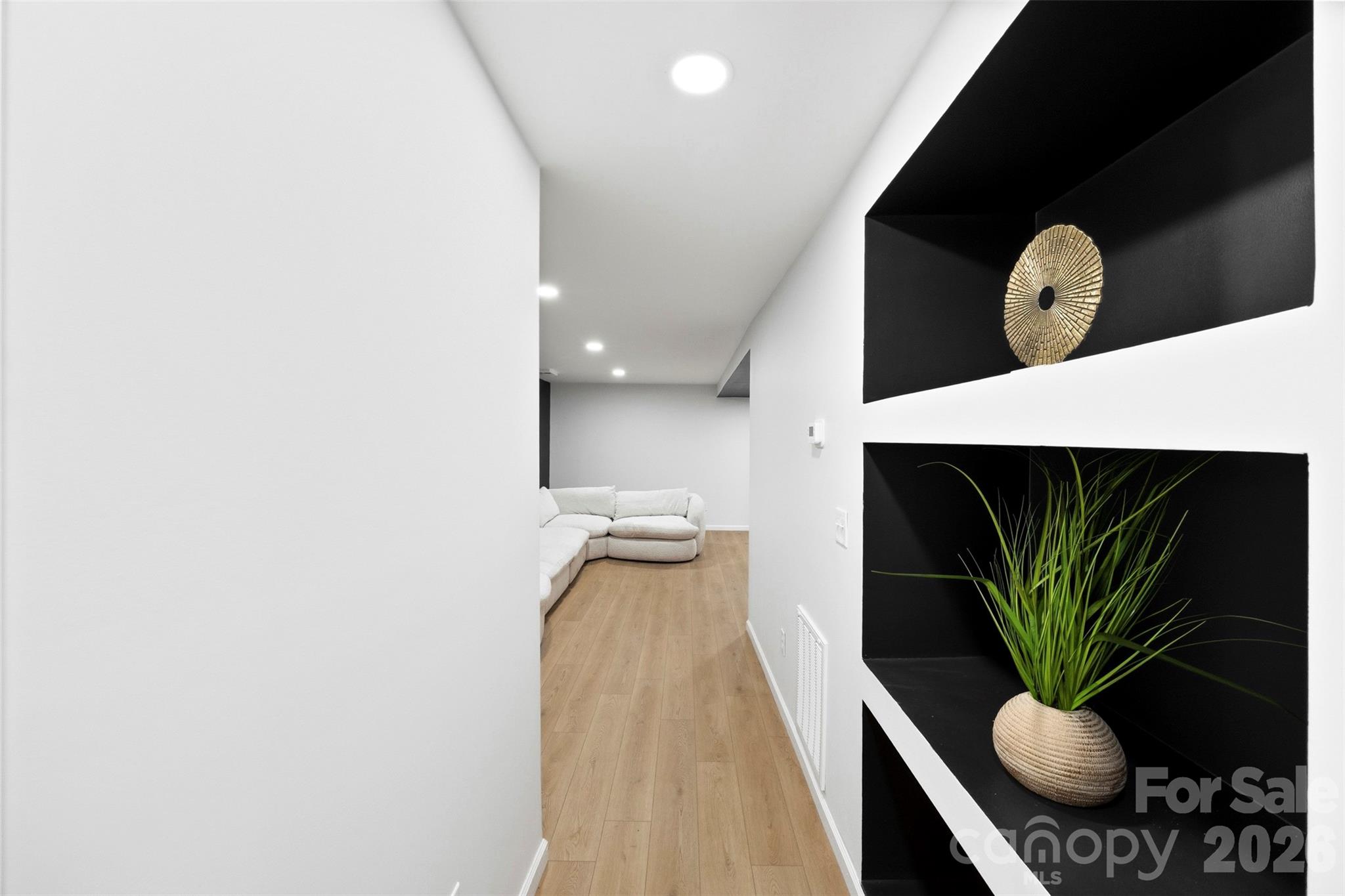 1047 White Plains Road — Charlotte