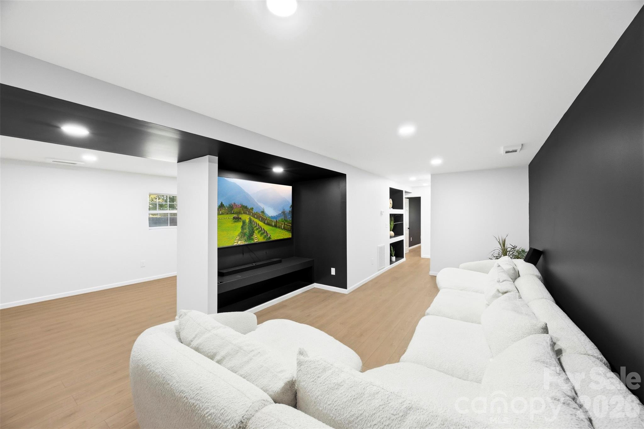 1047 White Plains Road — Charlotte