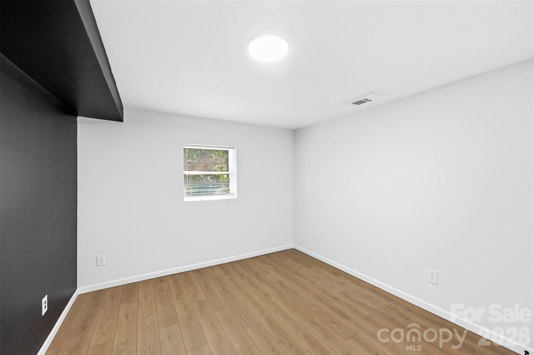 1047 White Plains Road — Charlotte
