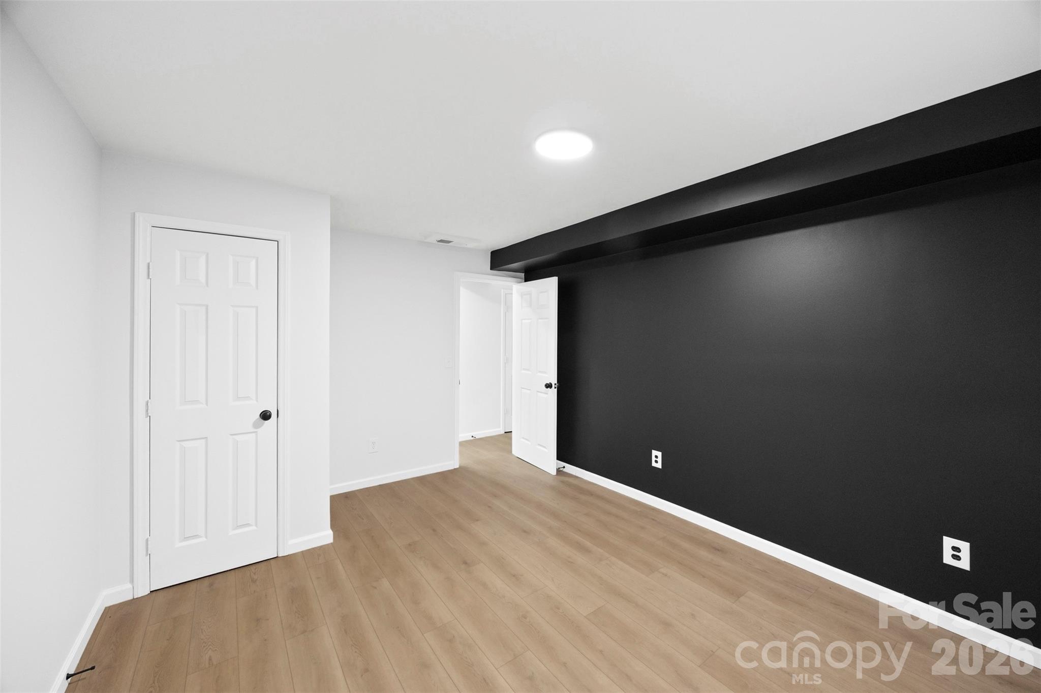 1047 White Plains Road — Charlotte