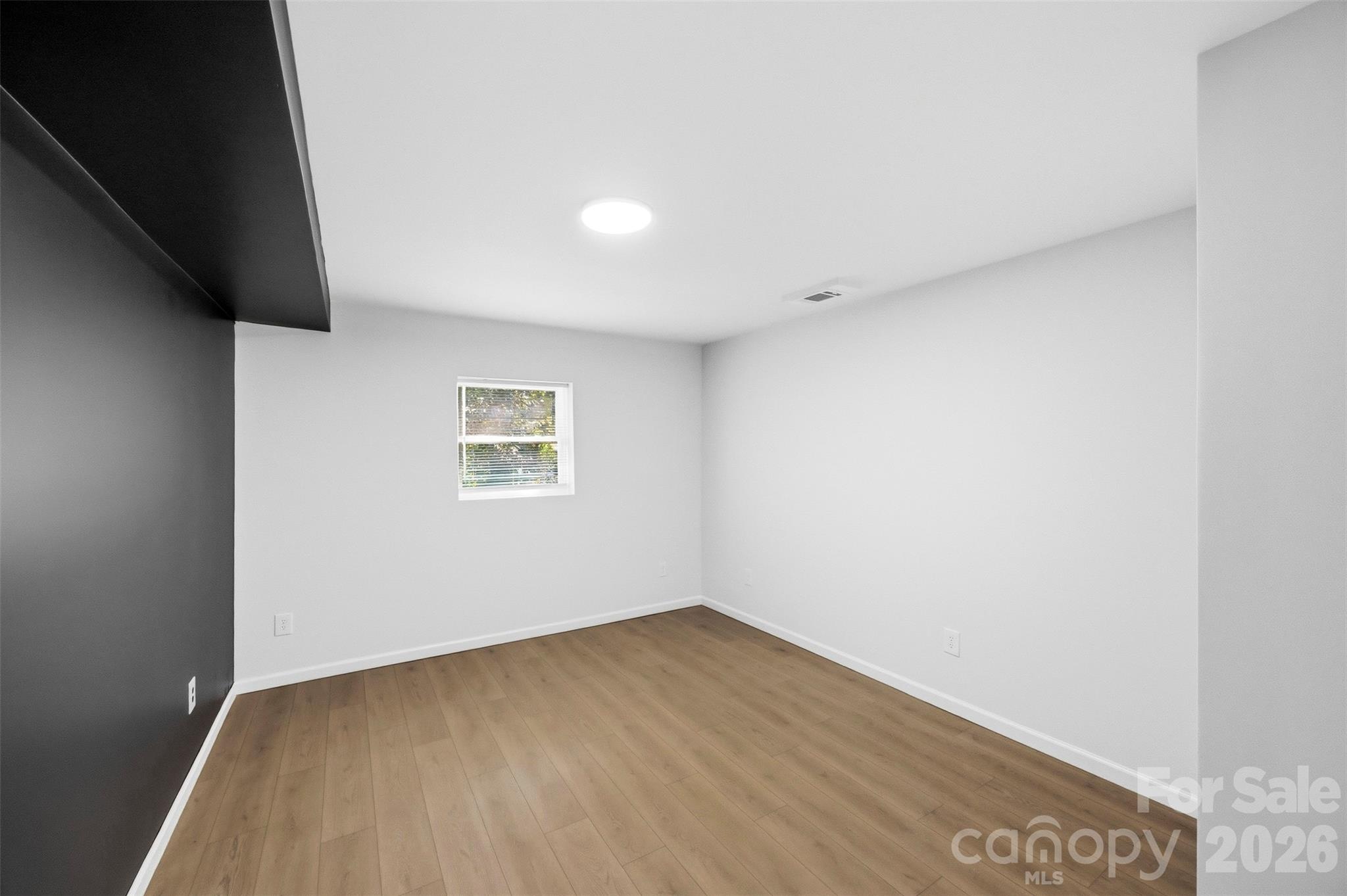 1047 White Plains Road — Charlotte