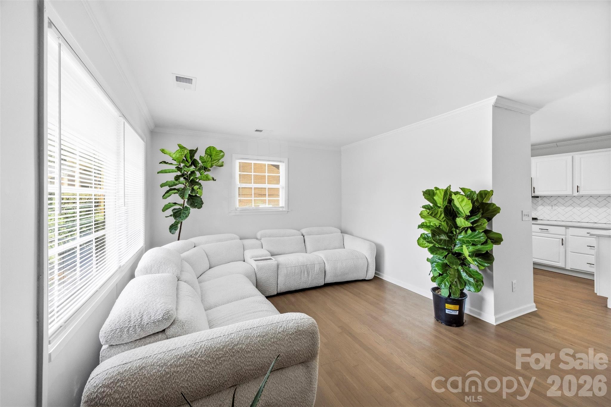 1047 White Plains Road — Charlotte