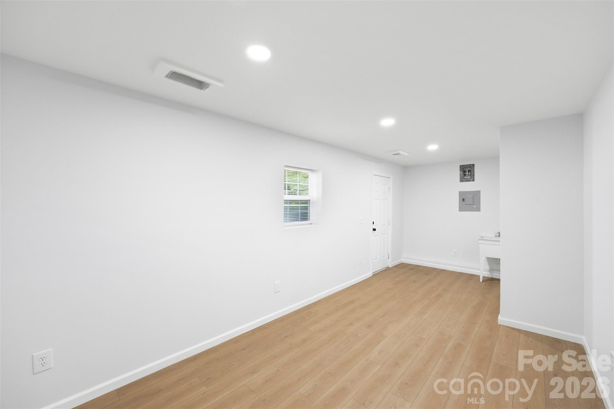 1047 White Plains Road — Charlotte