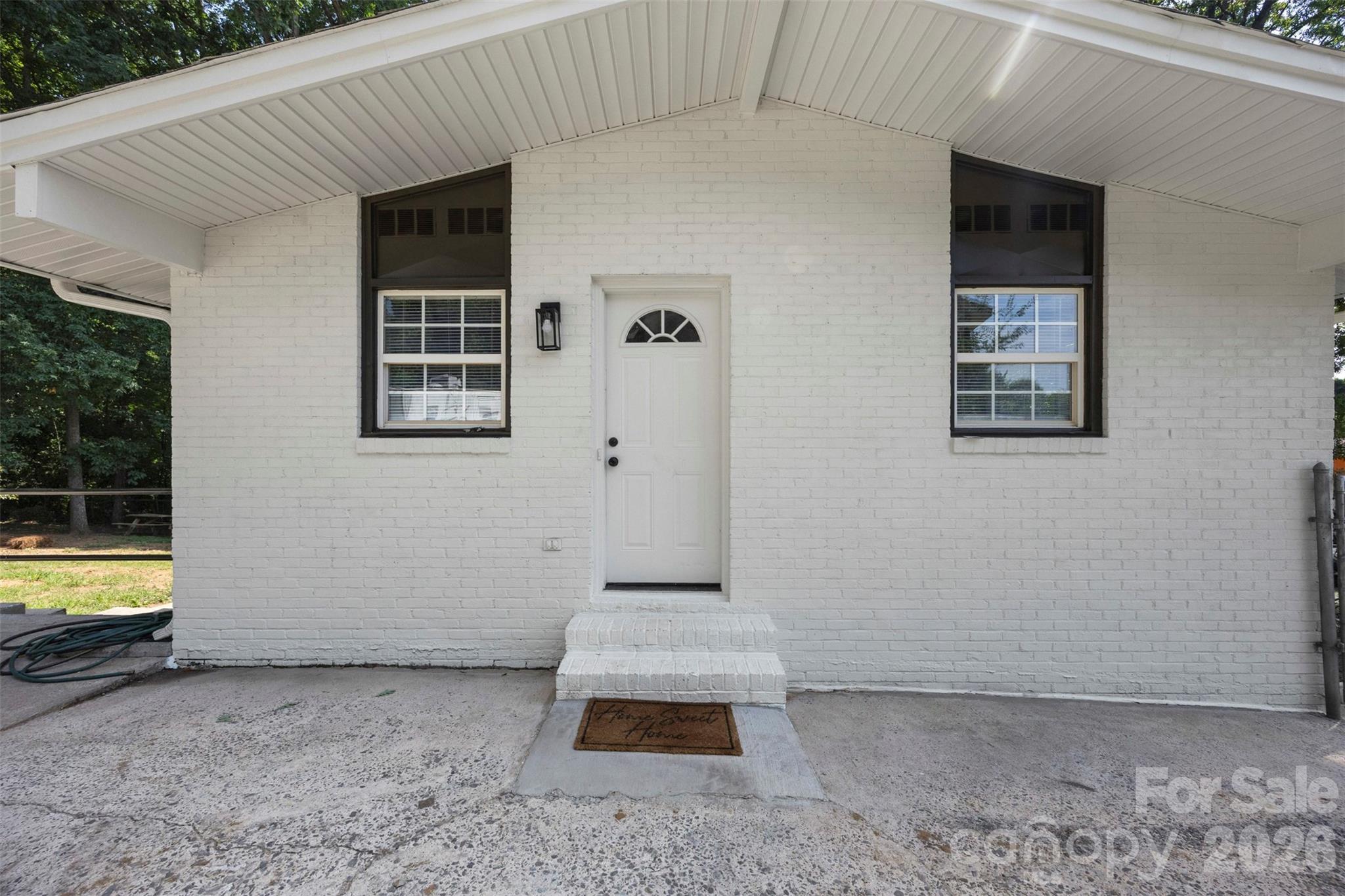 1047 White Plains Road — Charlotte