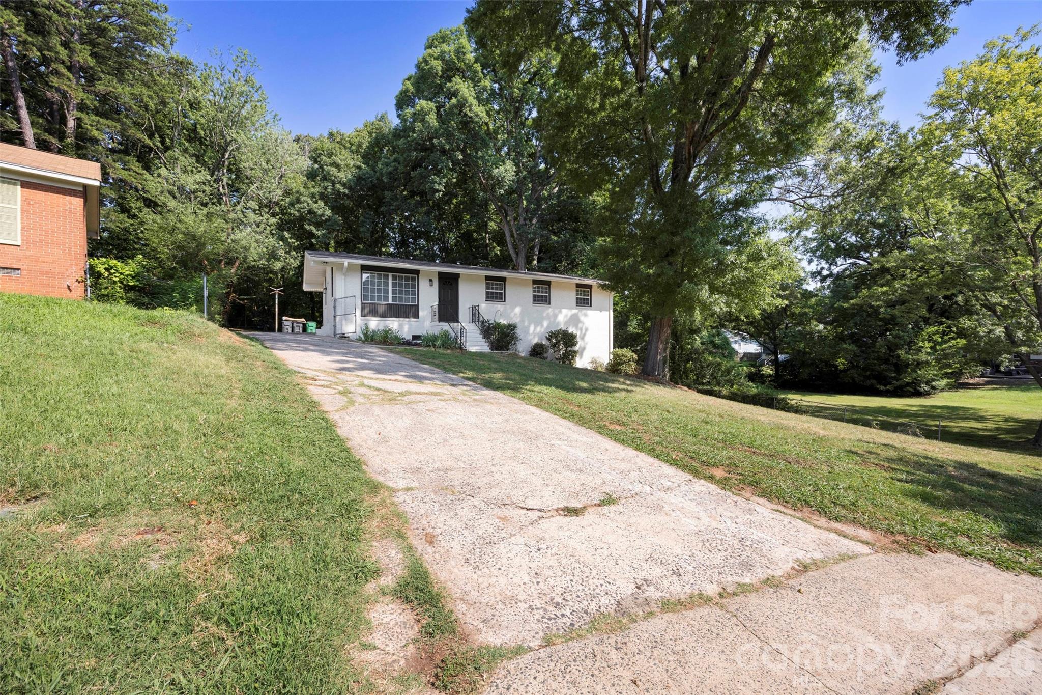 1047 White Plains Road — Charlotte