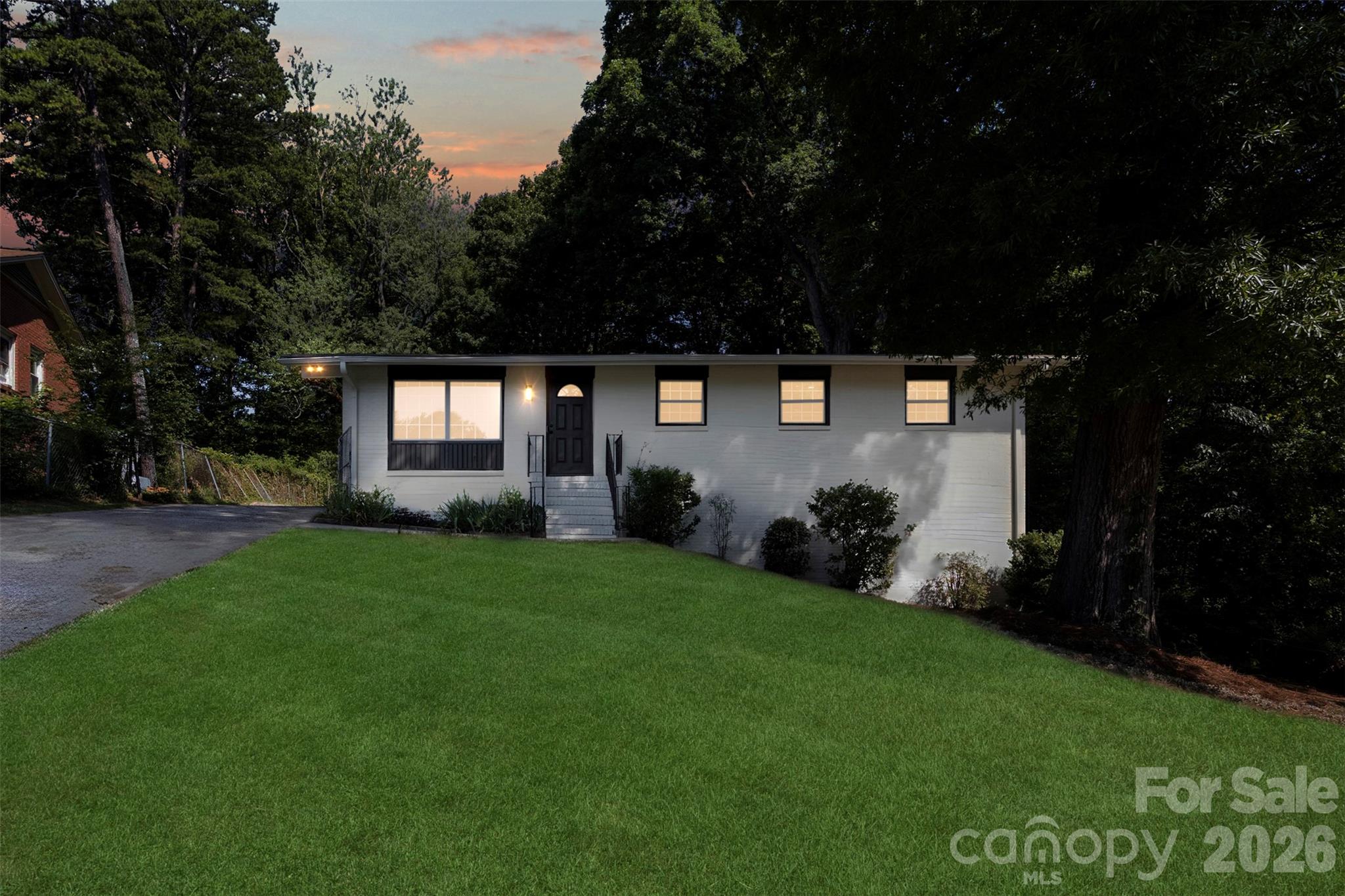 1047 White Plains Road — Charlotte