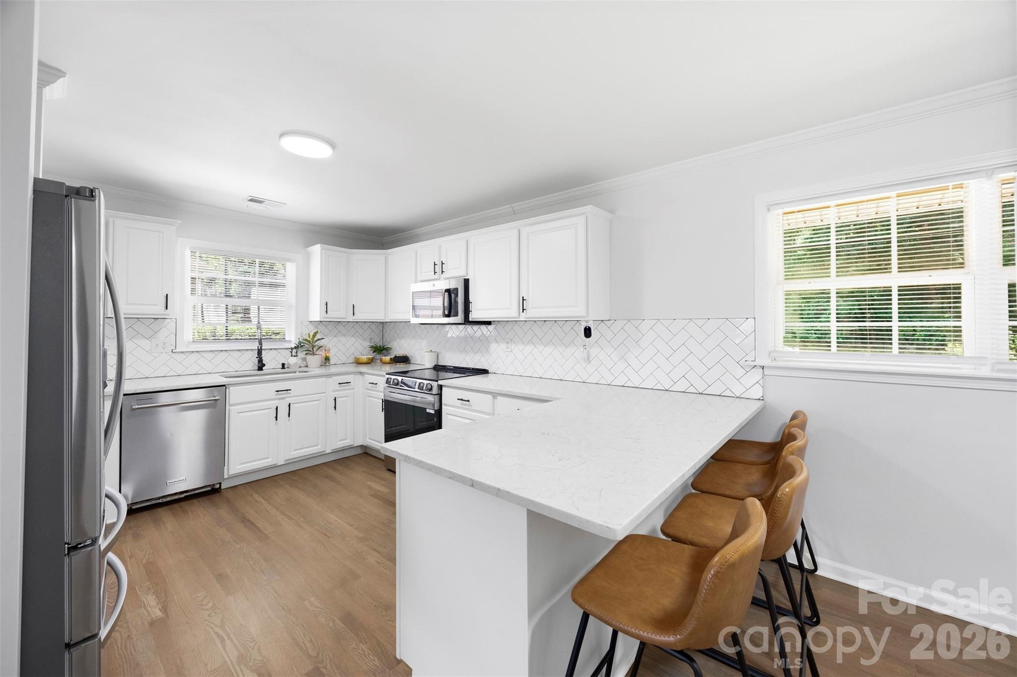 1047 White Plains Road — Charlotte