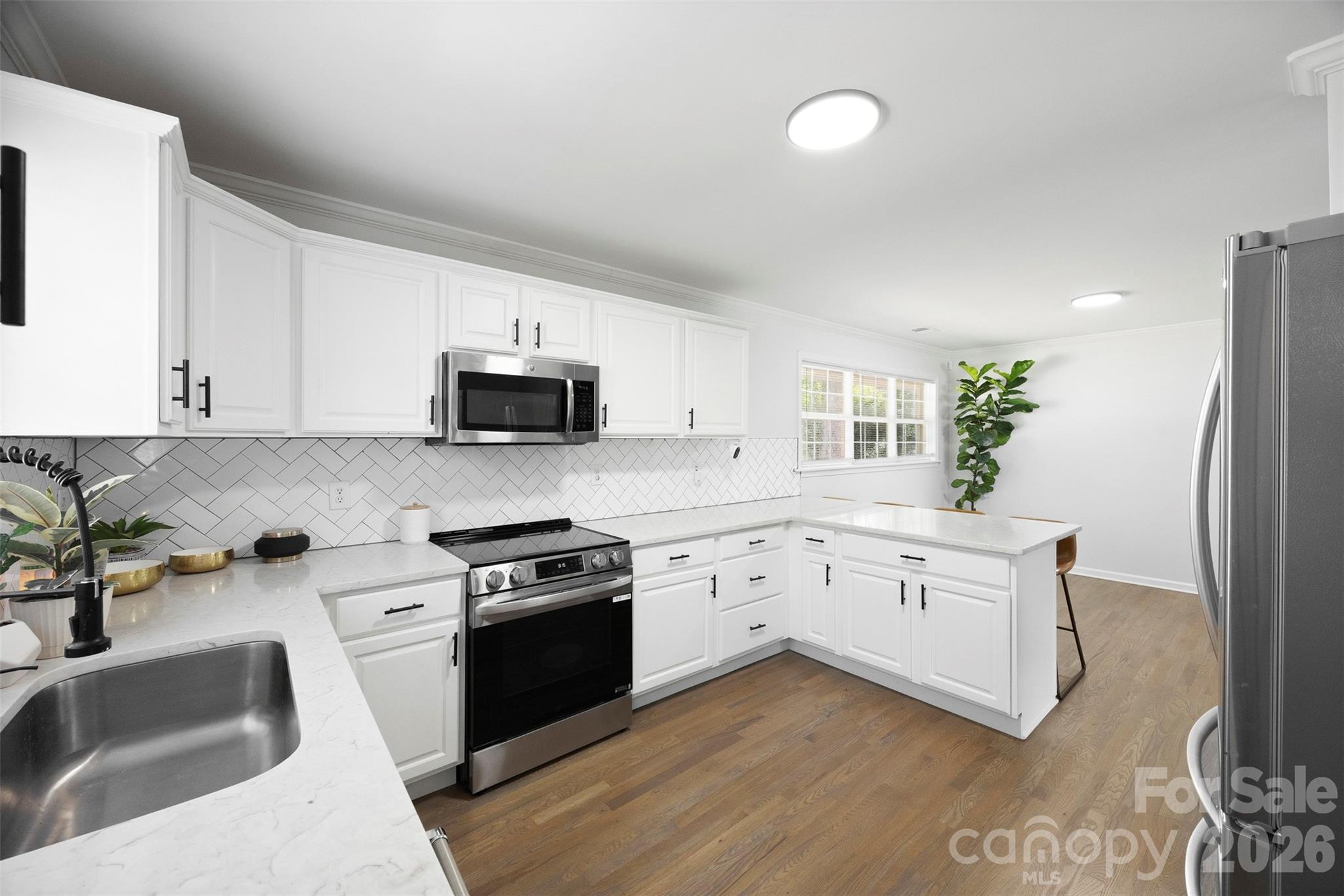 1047 White Plains Road — Charlotte