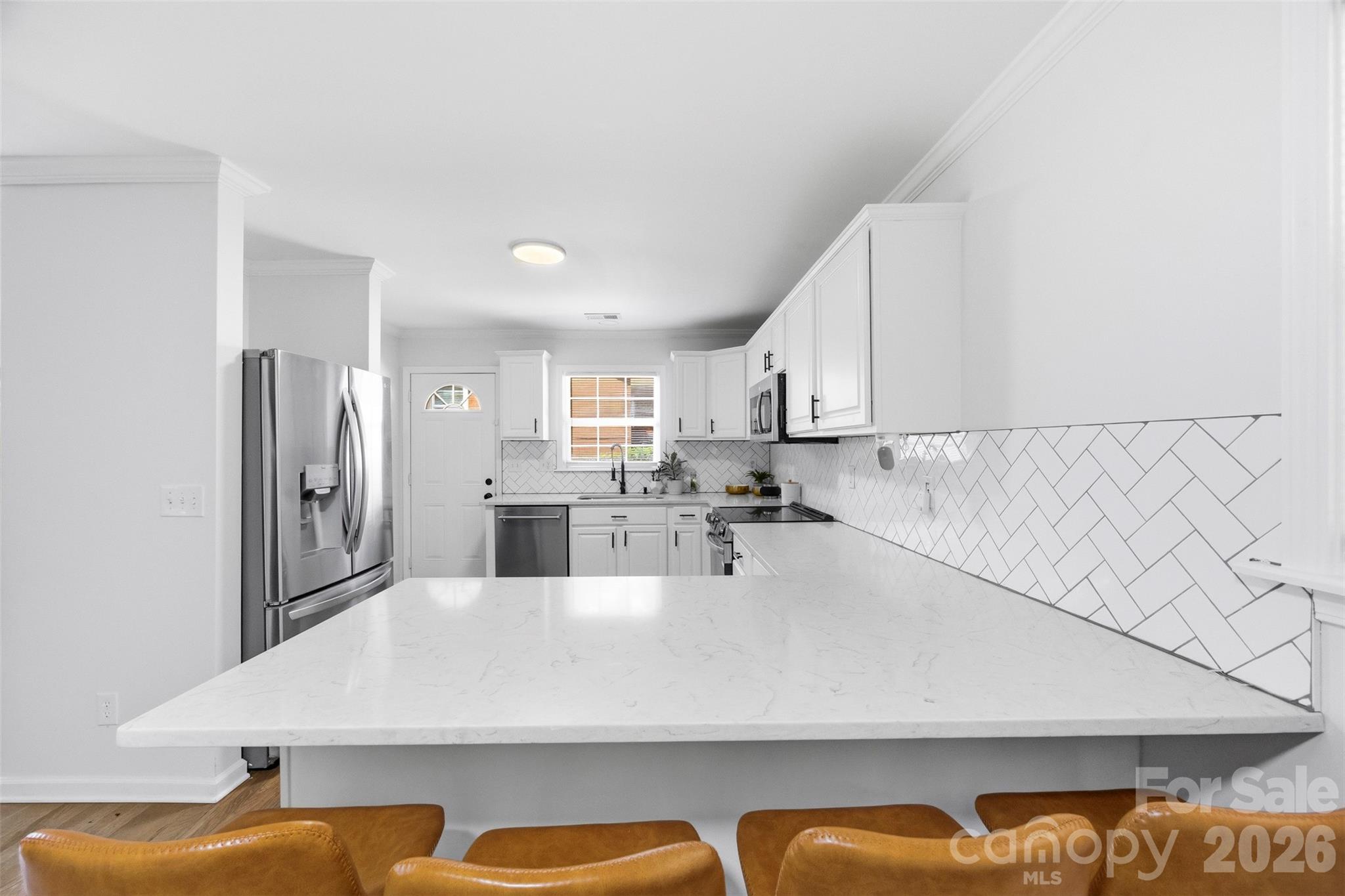 1047 White Plains Road — Charlotte